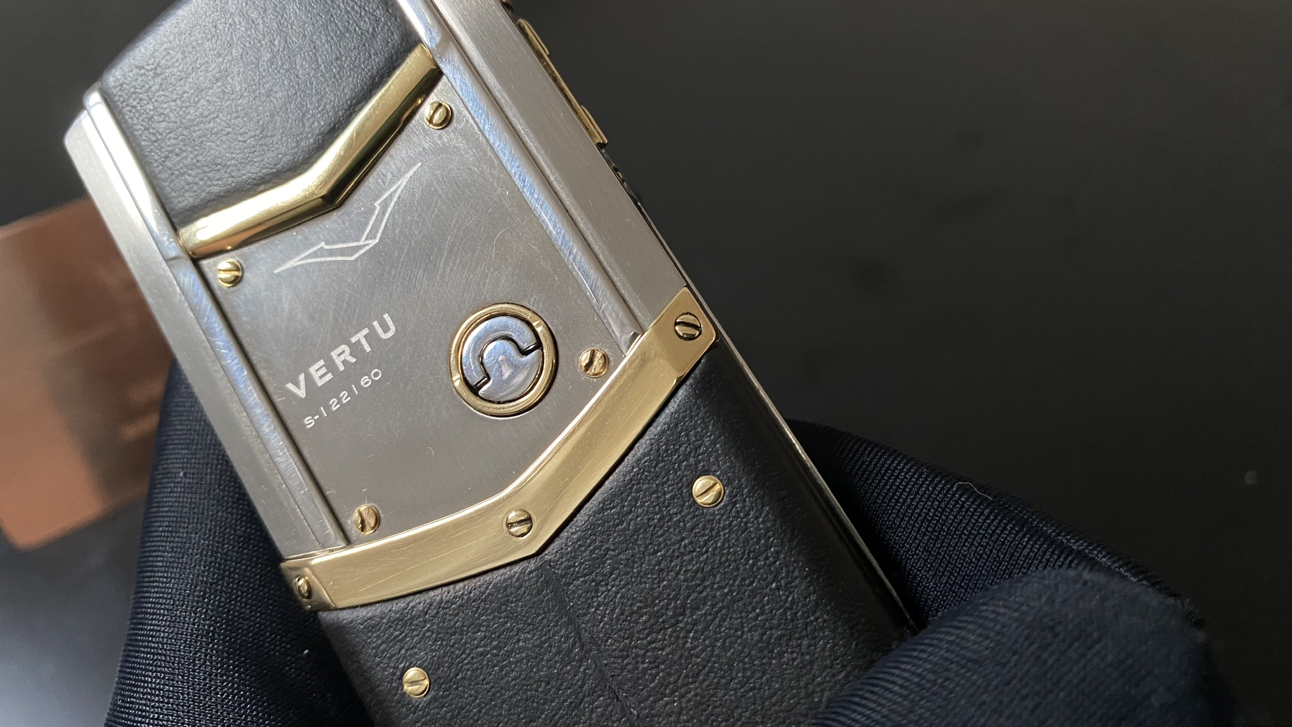 Vertu Signature S Điểm Vàng 14 Kỳ Lân Luxury vertu signature s die m va ng 13 Vertu Signature S Điểm Vàng