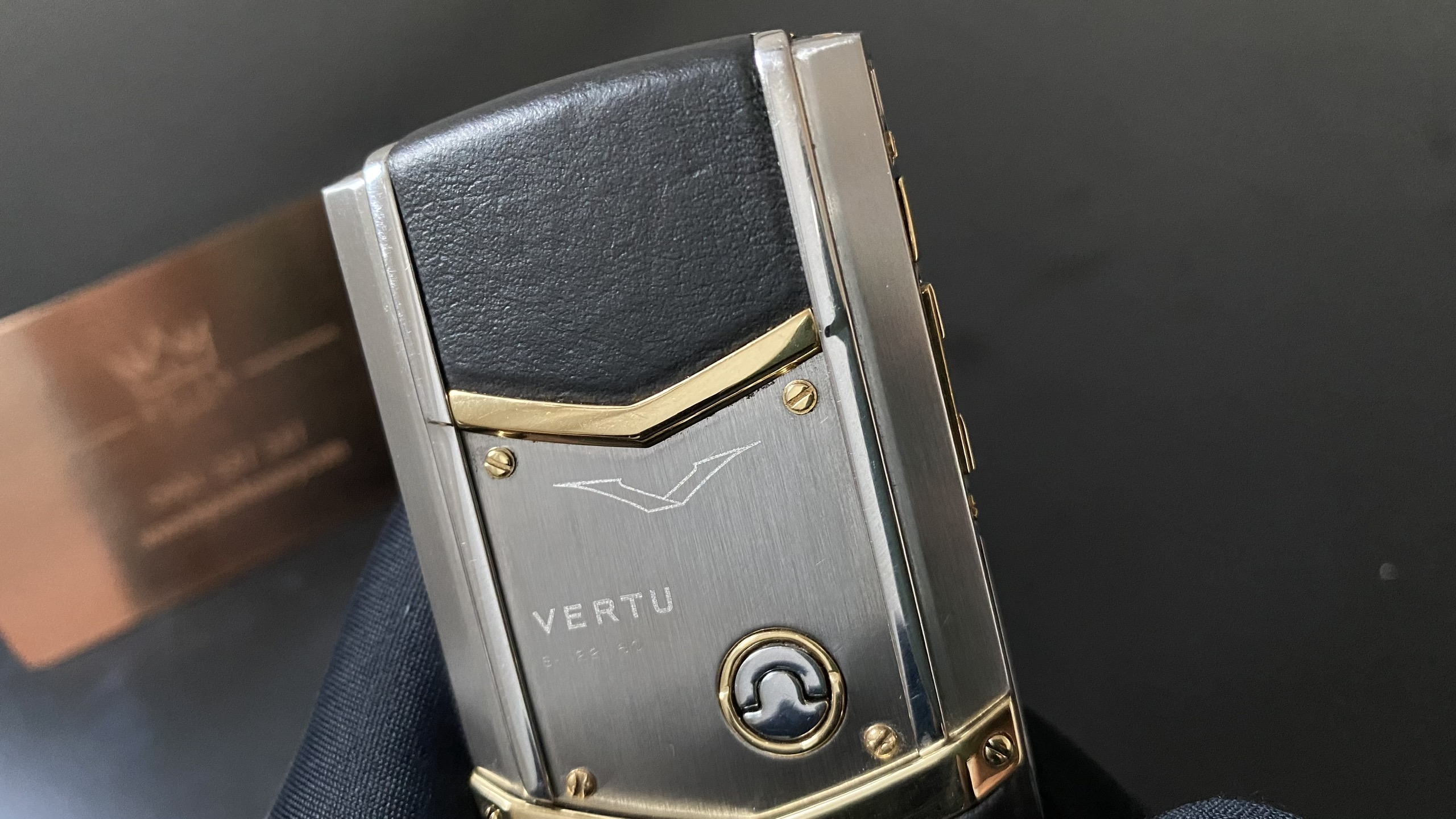 Vertu Signature S Điểm Vàng 16 Kỳ Lân Luxury vertu signature s die m va ng 15 Vertu Signature S Điểm Vàng