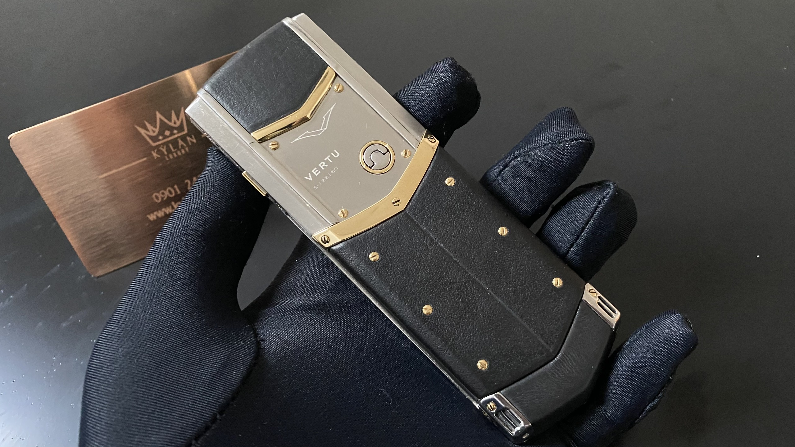 Vertu Signature S Điểm Vàng 4 Kỳ Lân Luxury vertu signature s die m va ng 2 Vertu Signature S Điểm Vàng