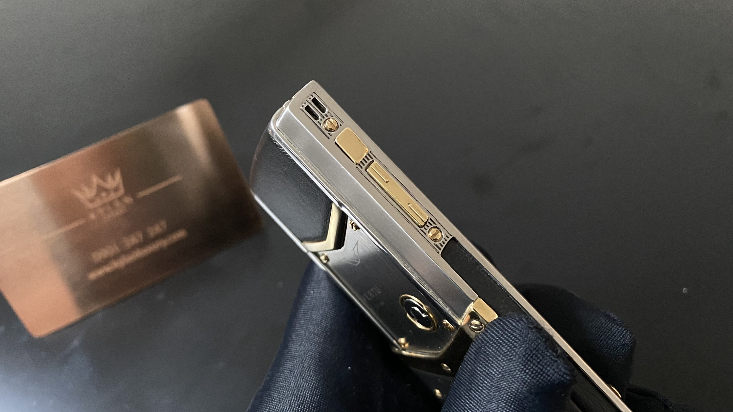 Vertu Signature S Điểm Vàng 5 Kỳ Lân Luxury vertu signature s die m va ng 3 Vertu Signature S Điểm Vàng