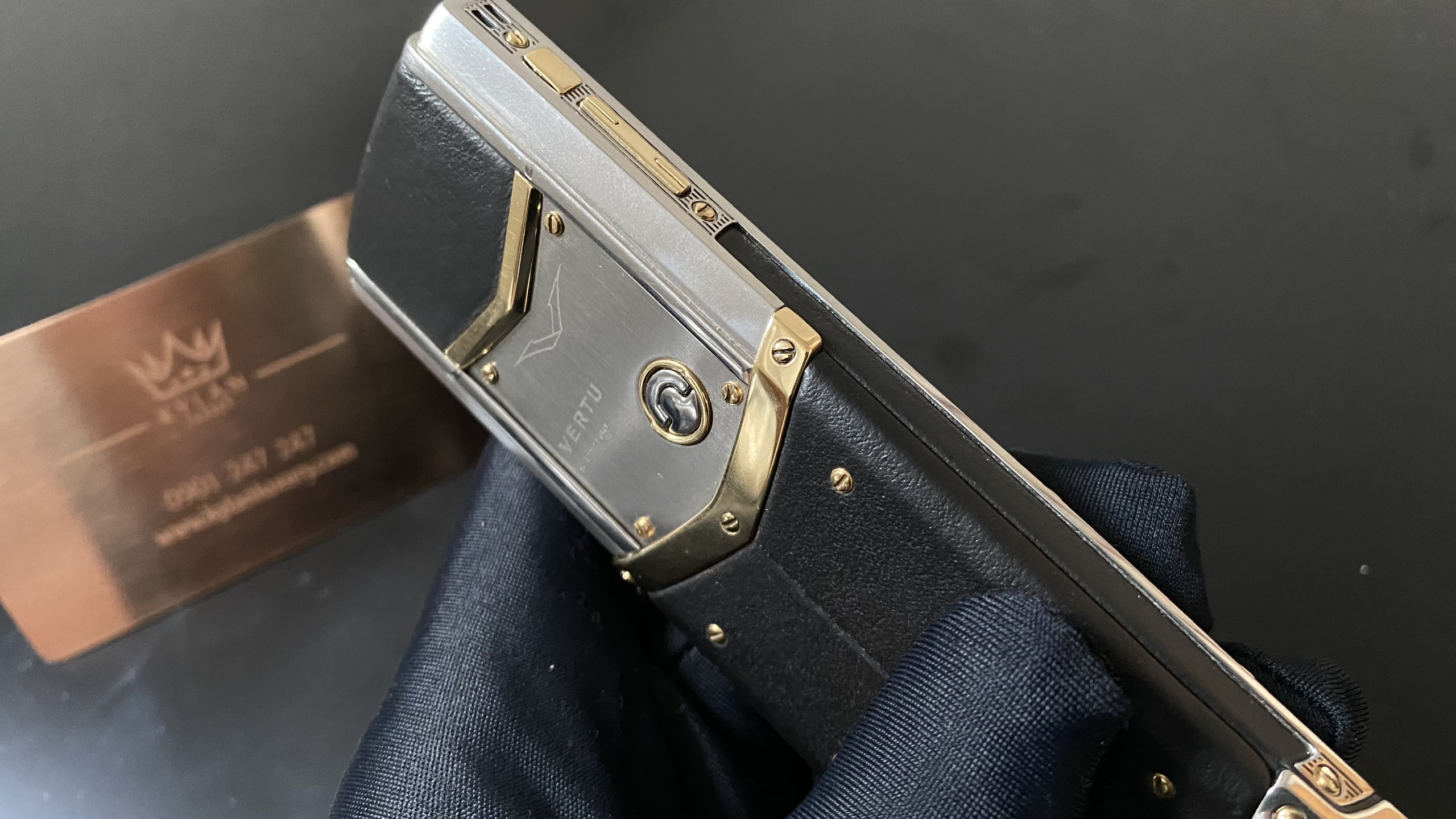 Vertu Signature S Điểm Vàng 7 Kỳ Lân Luxury vertu signature s die m va ng 6 Vertu Signature S Điểm Vàng