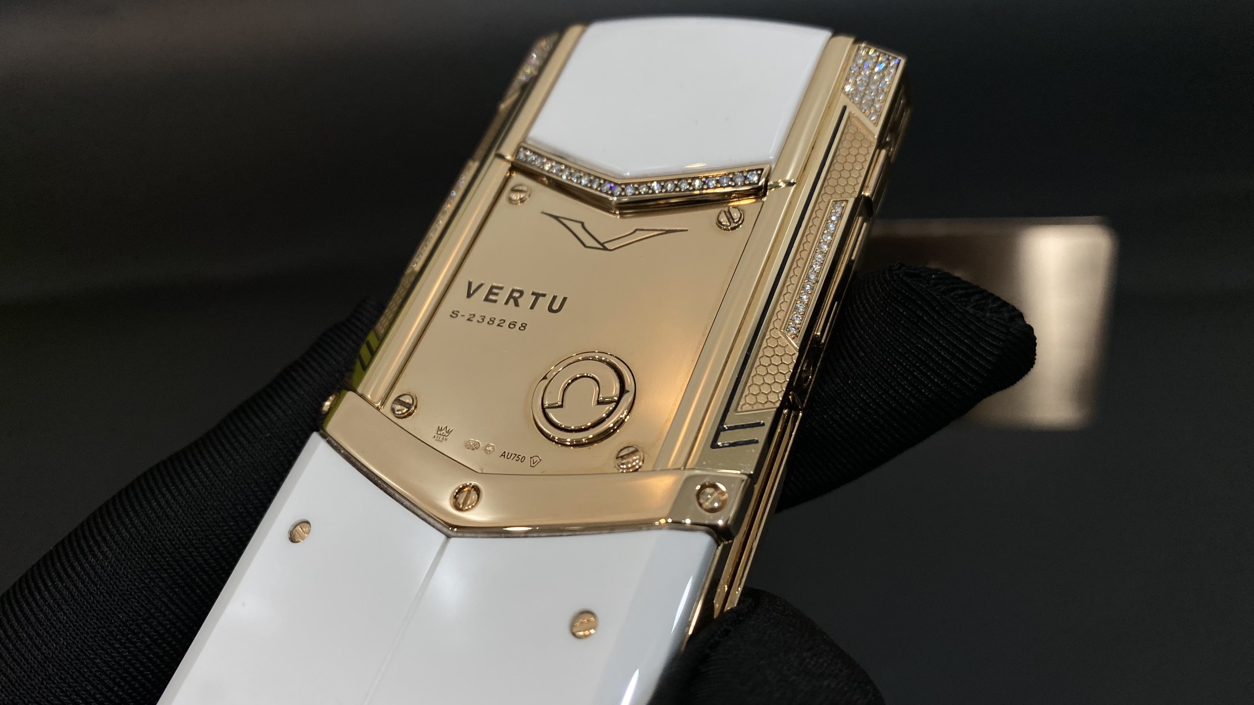 Kỳ Lân Luxury vertu signature s full gold full diamond ziczac 10 Vertu Signature S Gold Mix Diamond White Alternative