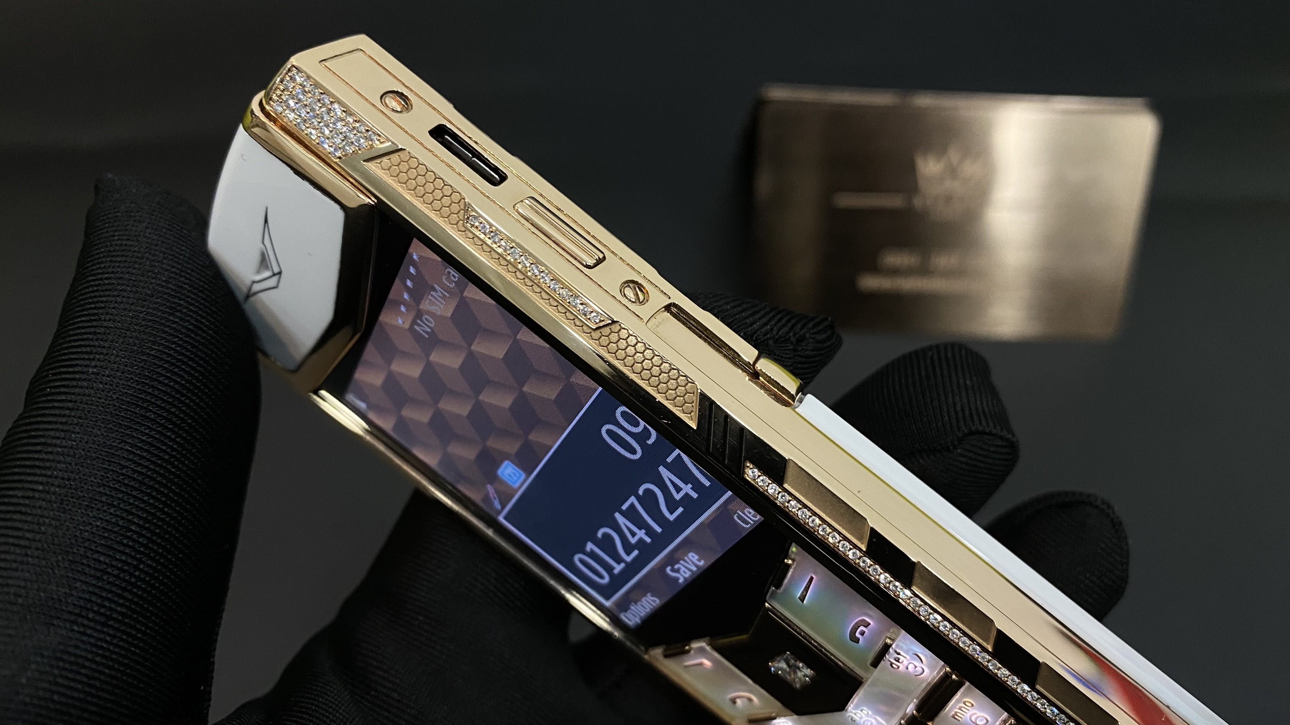 Vertu Signature S Gold Mix Diamond White Alternative 30 Kỳ Lân Luxury vertu signature s full gold full diamond ziczac 12 Vertu Signature S Gold Mix Diamond White Alternative