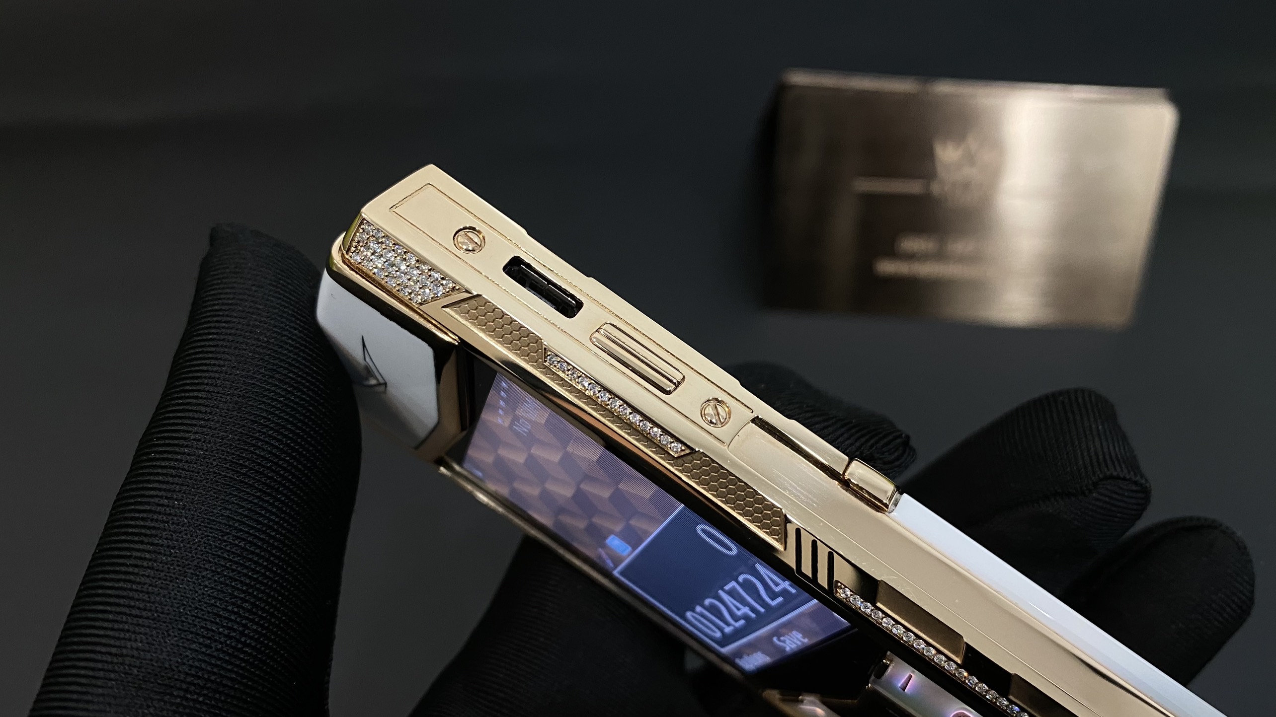 Kỳ Lân Luxury vertu signature s full gold full diamond ziczac 13 Vertu Signature S Gold Mix Diamond White Alternative