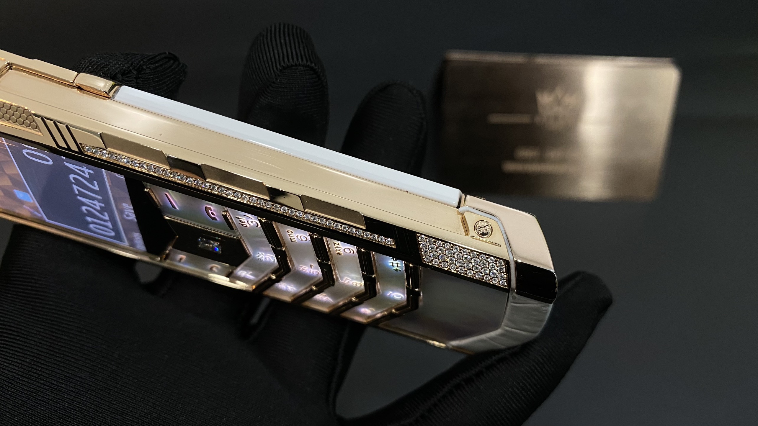 Vertu Signature S Gold Mix Diamond White Alternative 33 Kỳ Lân Luxury vertu signature s full gold full diamond ziczac 15 Vertu Signature S Gold Mix Diamond White Alternative