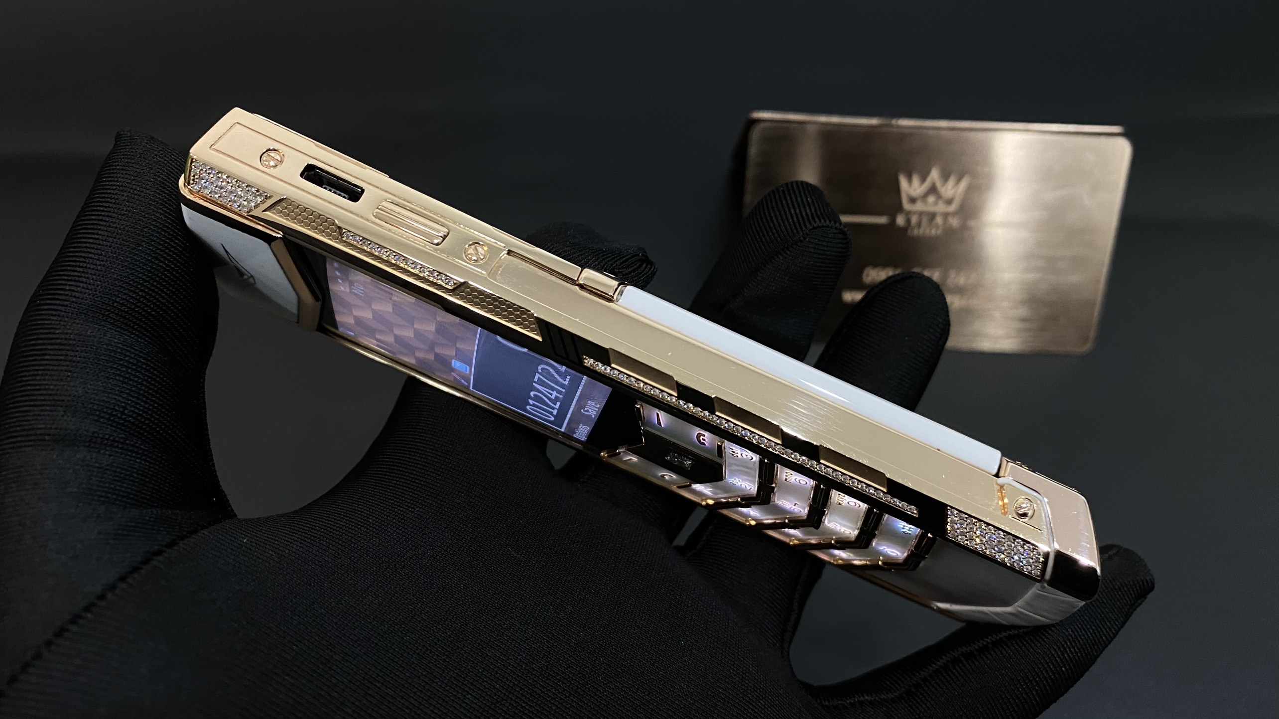 Vertu Signature S Gold Mix Diamond White Alternative 34 Kỳ Lân Luxury vertu signature s full gold full diamond ziczac 16 Vertu Signature S Gold Mix Diamond White Alternative