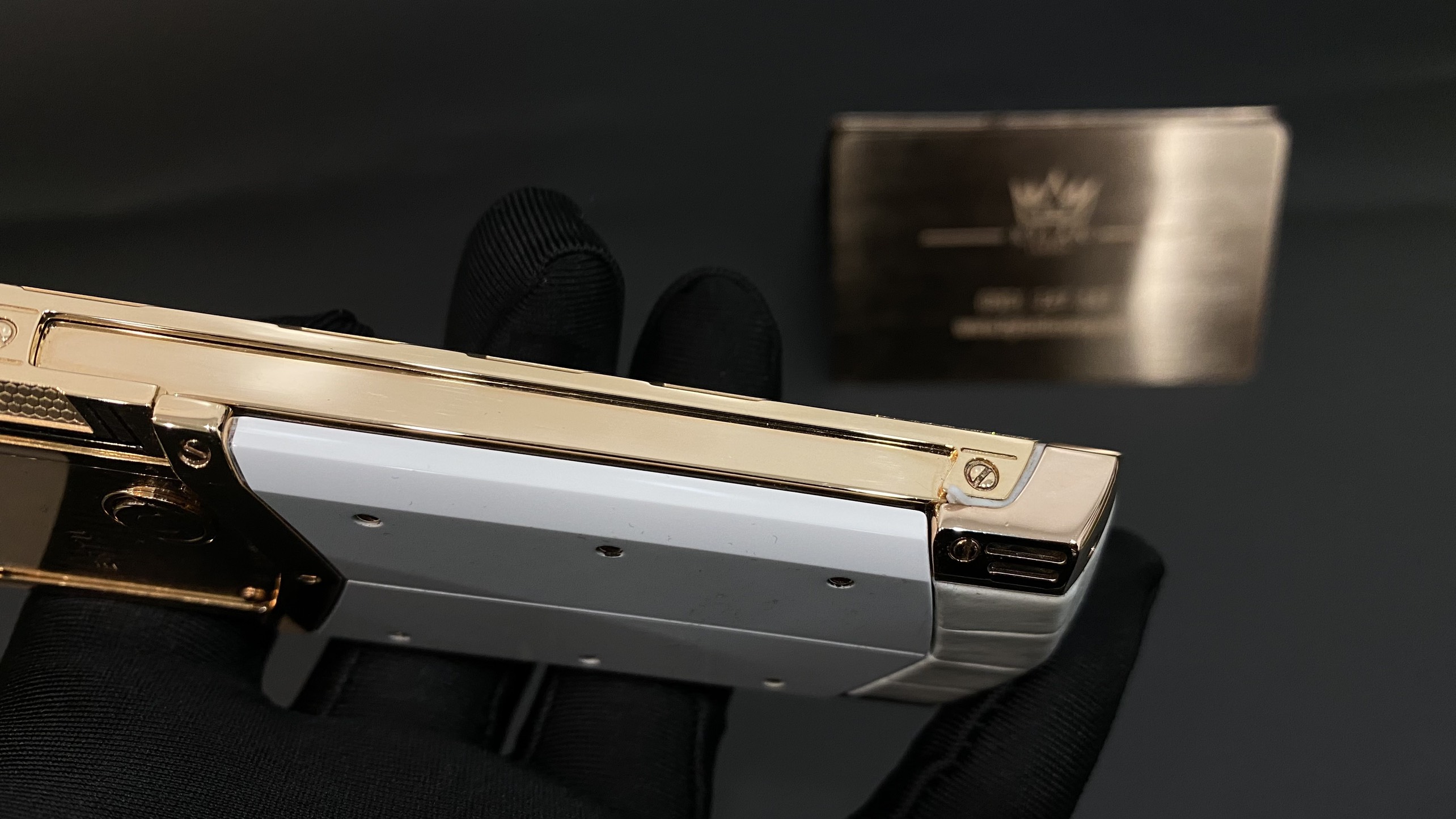 Vertu Signature S Gold Mix Diamond White Alternative 15 Kỳ Lân Luxury vertu signature s full gold full diamond ziczac 17 Vertu Signature S Gold Mix Diamond White Alternative