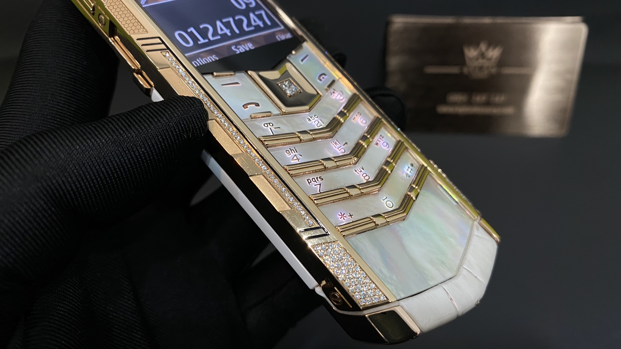 Vertu Signature S Gold Mix Diamond White Alternative 23 Kỳ Lân Luxury vertu signature s full gold full diamond ziczac 25 Vertu Signature S Gold Mix Diamond White Alternative