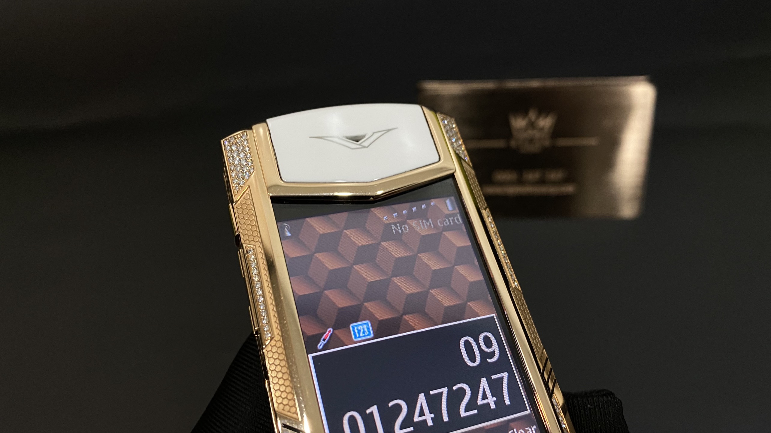 Kỳ Lân Luxury vertu signature s full gold full diamond ziczac 26 Vertu Signature S Gold Mix Diamond White Alternative