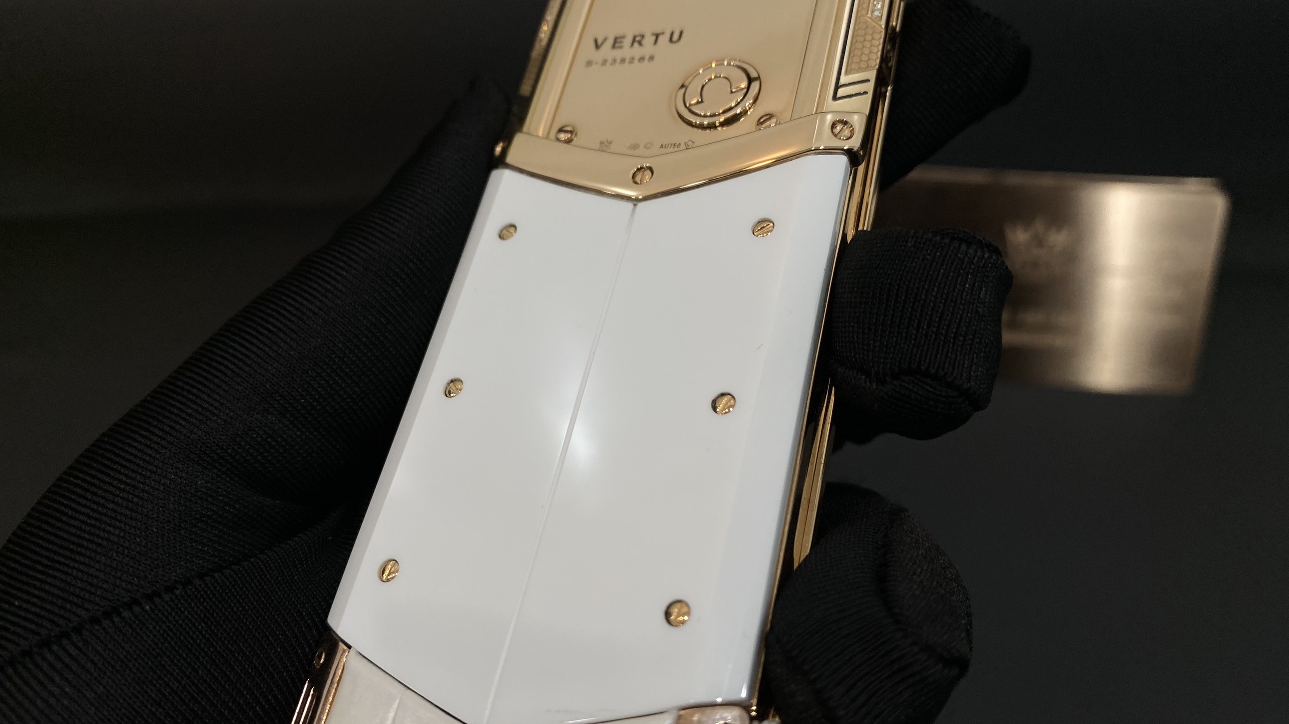 Vertu Signature S Gold Mix Diamond White Alternative 37 Kỳ Lân Luxury vertu signature s full gold full diamond ziczac 3 Vertu Signature S Gold Mix Diamond White Alternative