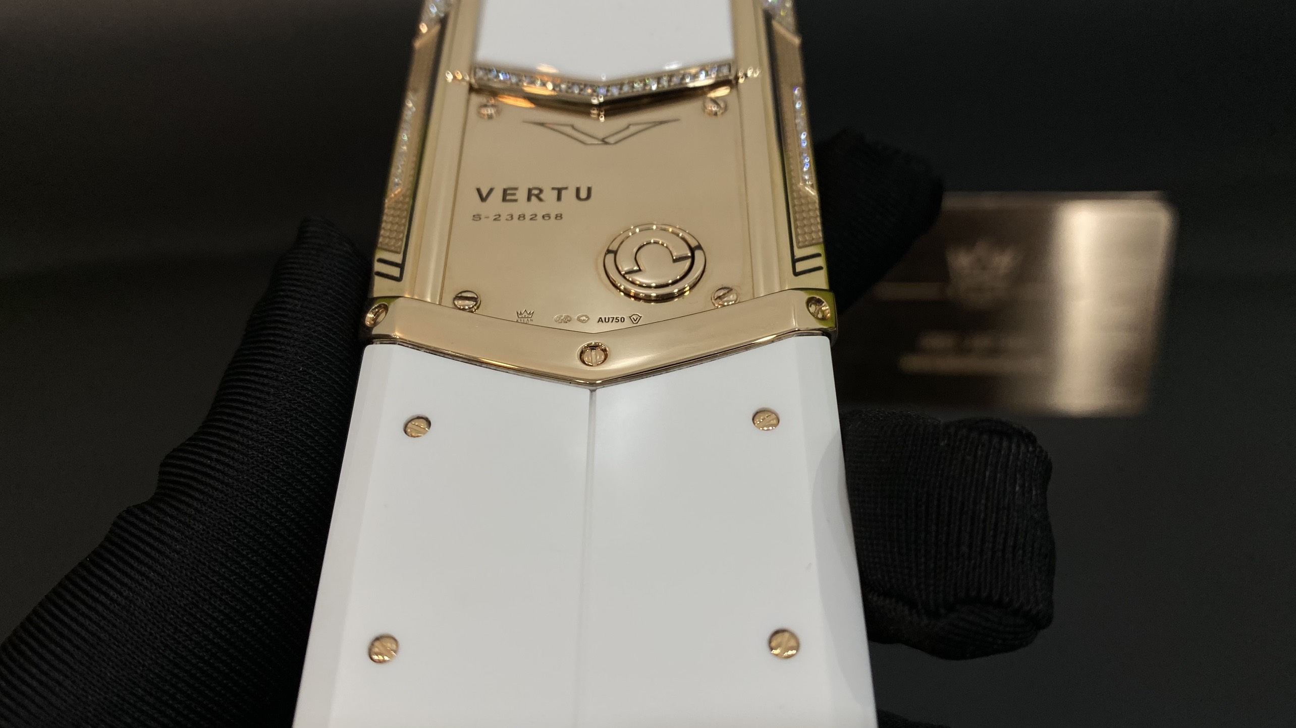 Vertu Signature S Gold Mix Diamond White Alternative 40 Kỳ Lân Luxury vertu signature s full gold full diamond ziczac 6 Vertu Signature S Gold Mix Diamond White Alternative