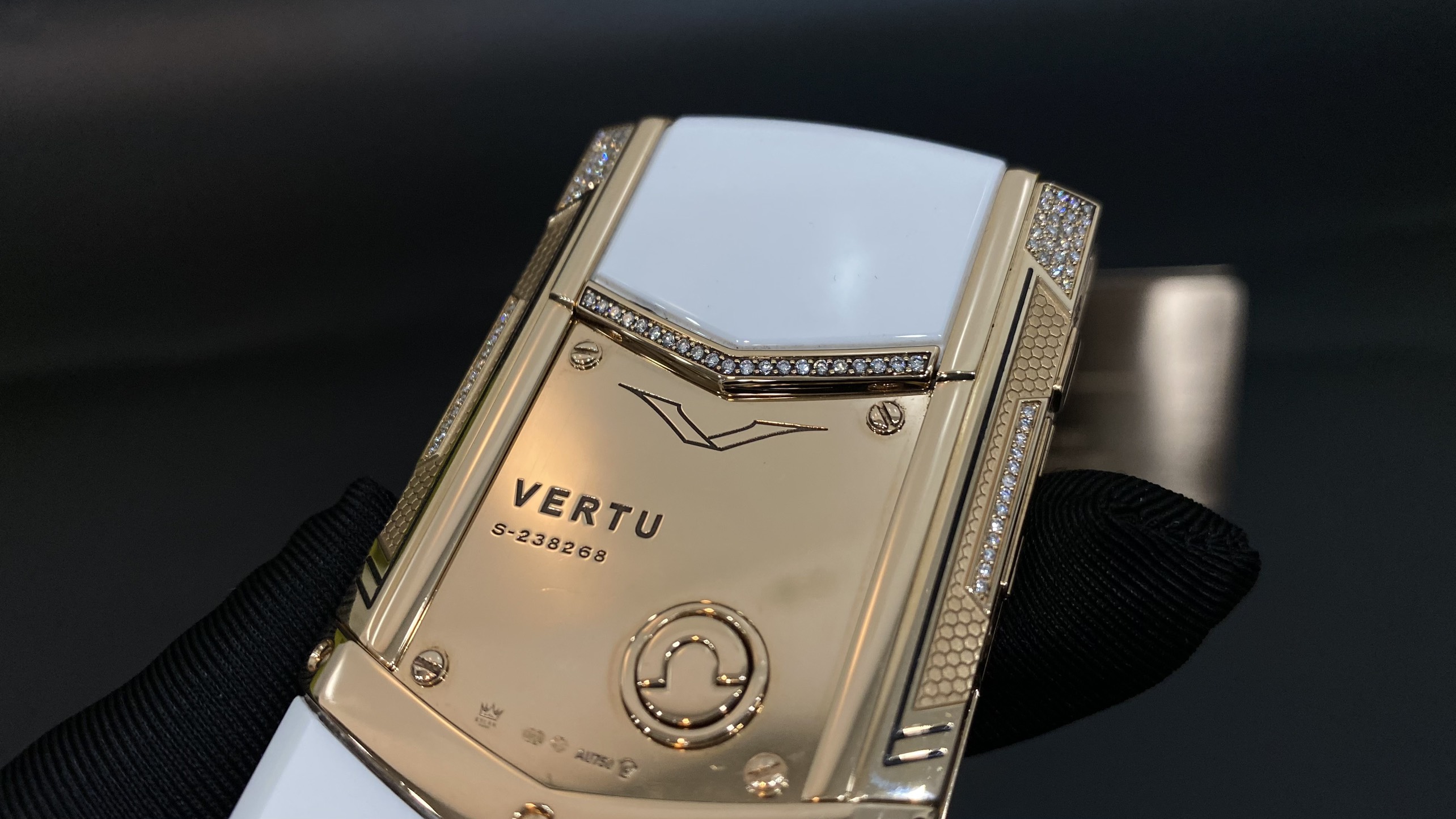 Kỳ Lân Luxury vertu signature s full gold full diamond ziczac 7 Vertu Signature S Gold Mix Diamond White Alternative
