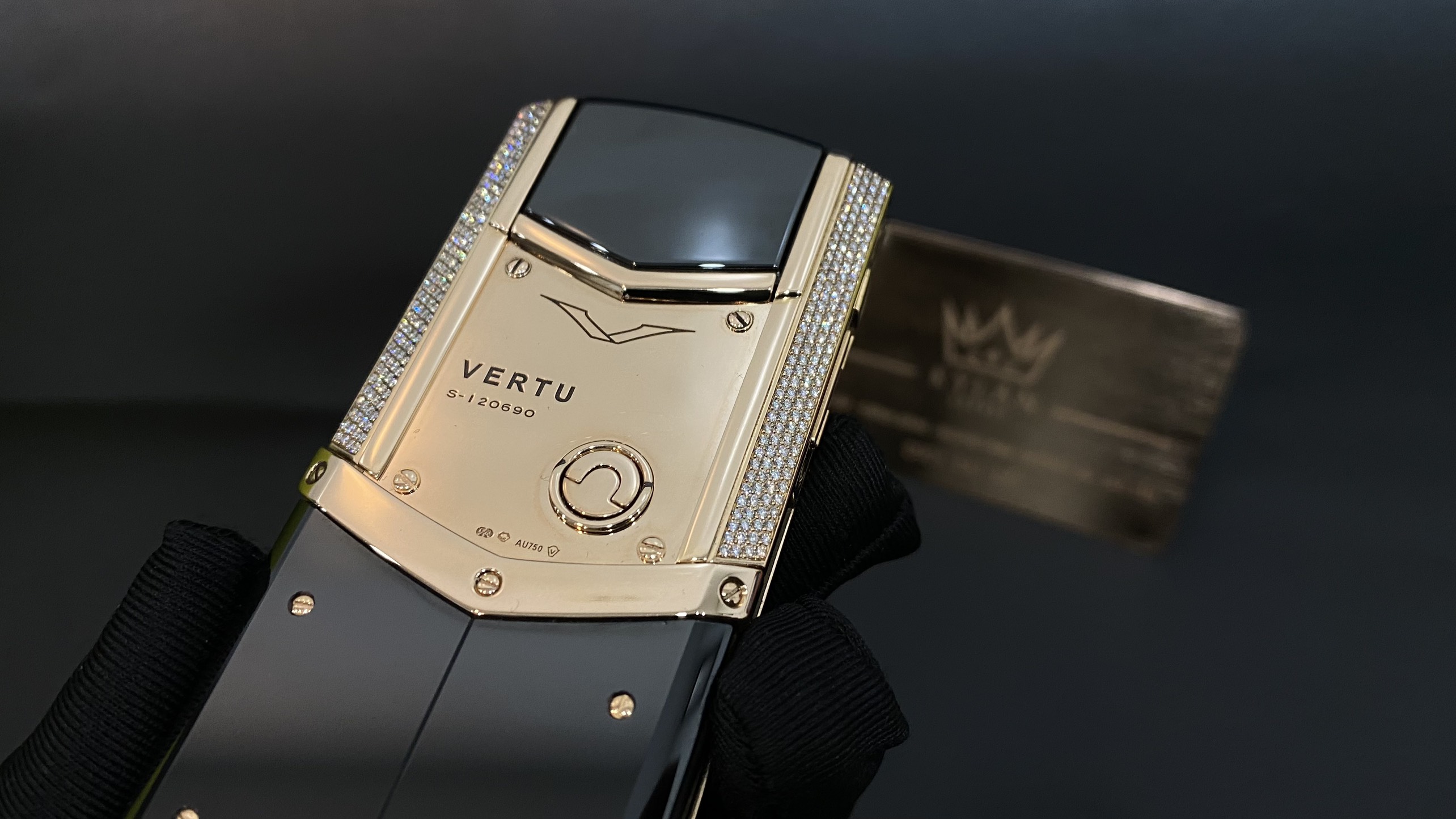 Kỳ Lân Luxury vertu signature s full gold mix diamond 11 26890397 47c9 4f6d 87b8 6e8d650501f7 Vertu Signature S Full Gold Mix Diamond