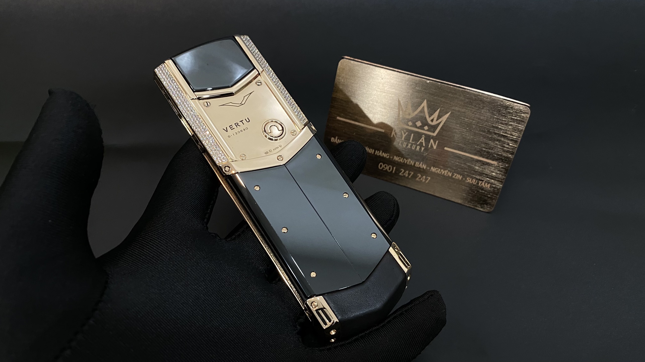 Kỳ Lân Luxury vertu signature s full gold mix diamond 13 f77e208b 27bd 45f5 a5bd 3b187d47b686 Vertu Signature S Full Gold Mix Diamond