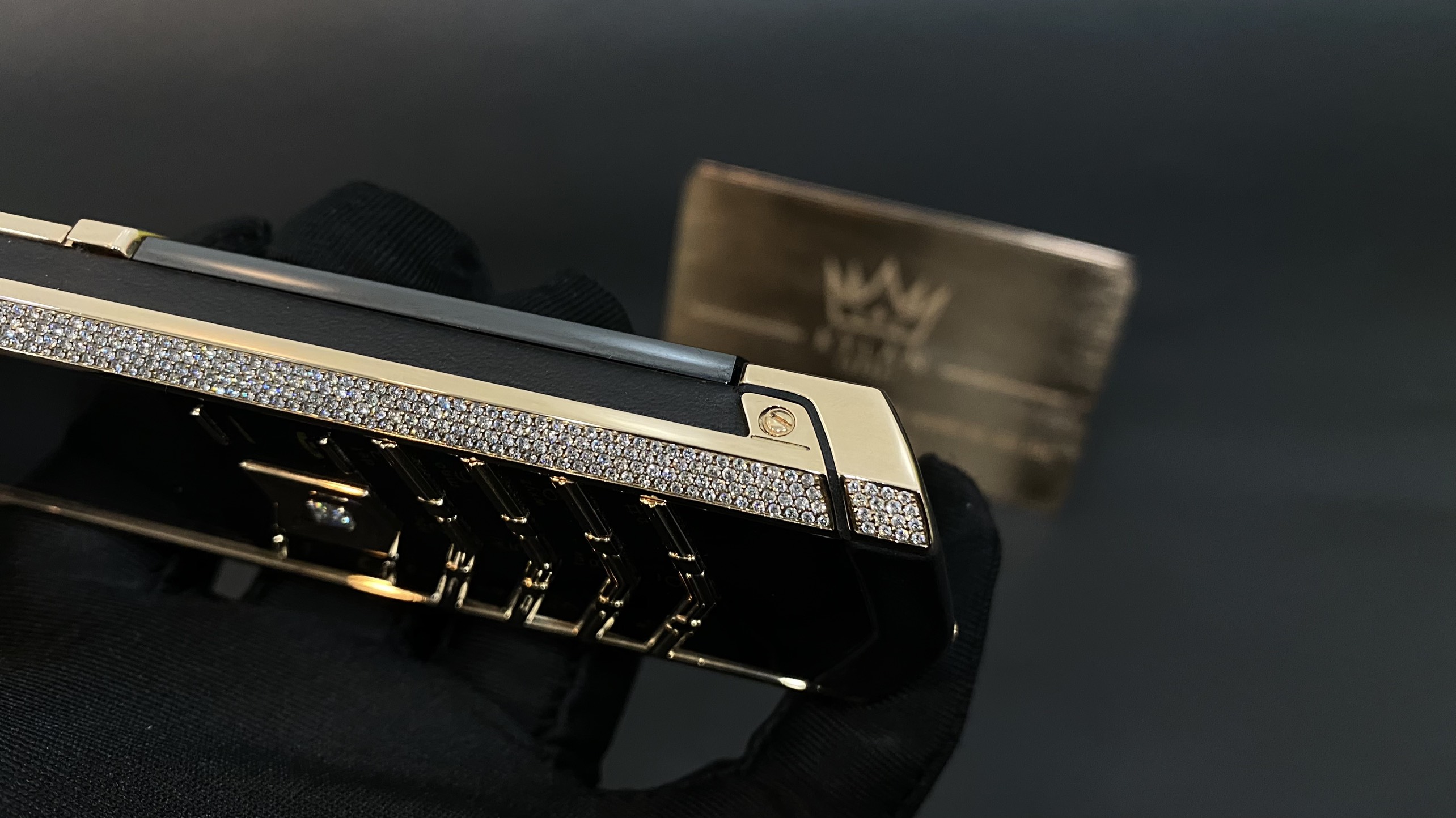 Kỳ Lân Luxury vertu signature s full gold mix diamond 18 4a693e2f d890 4c4d b403 ee6a72fec7fb Vertu Signature S Full Gold Mix Diamond
