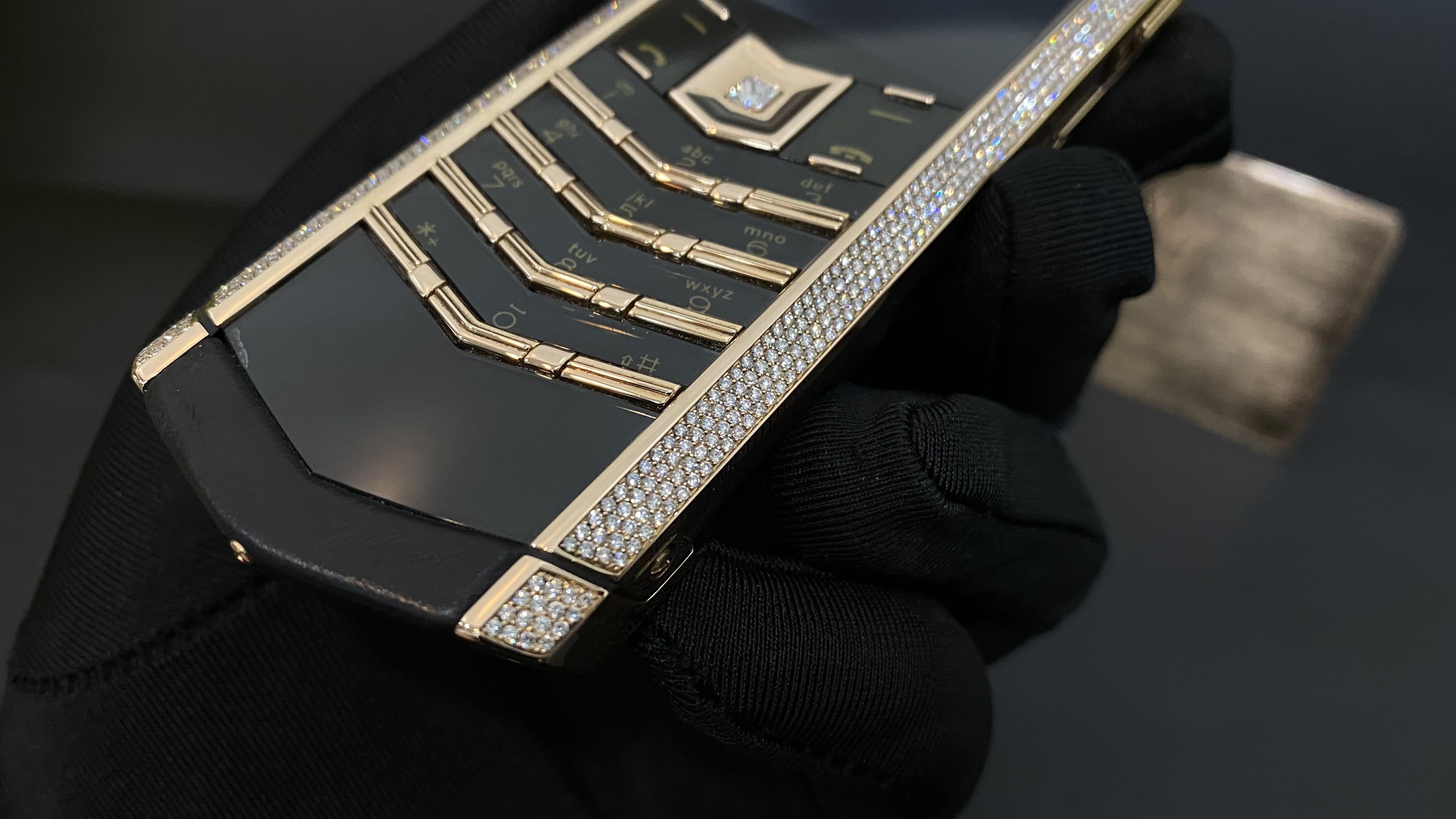 Vertu Signature S Full Gold Mix Diamond 16 Kỳ Lân Luxury vertu signature s full gold mix diamond 22 bebcf487 75a9 49e0 aa18 48d8509d3699 Vertu Signature S Full Gold Mix Diamond