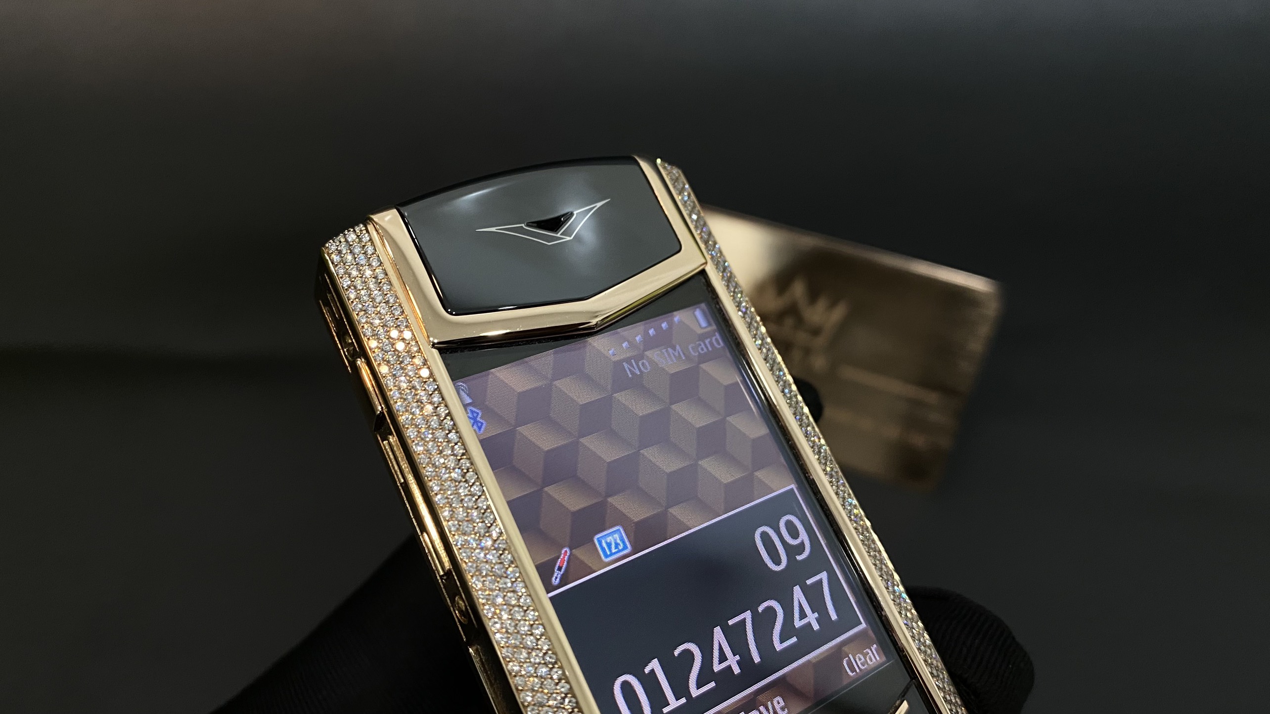 Vertu Signature S Full Gold Mix Diamond 20 Kỳ Lân Luxury vertu signature s full gold mix diamond 26 fedfdbb3 e1f7 4c5d 907e c48c2a653473 Vertu Signature S Full Gold Mix Diamond