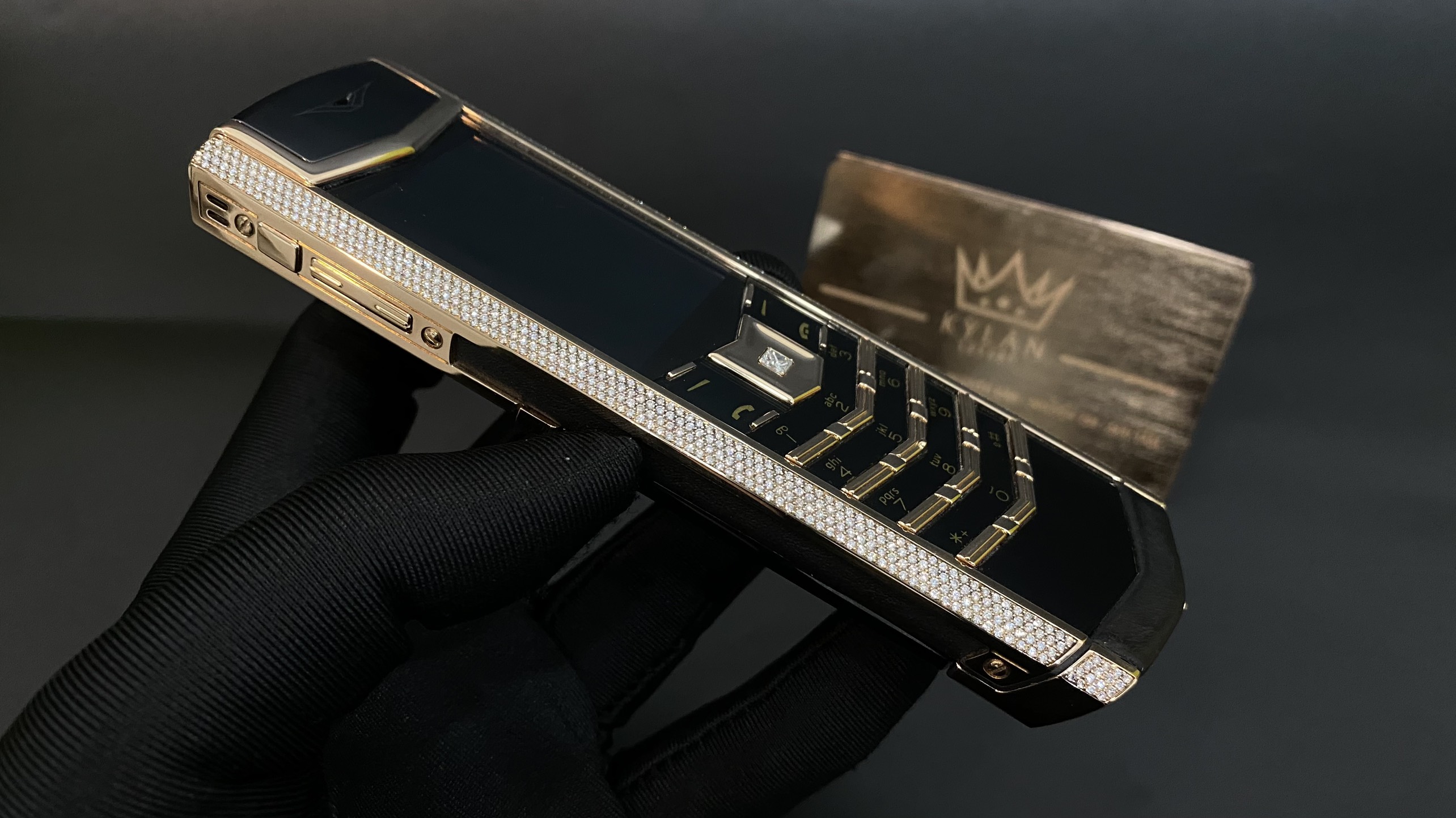 Kỳ Lân Luxury vertu signature s full gold mix diamond 29 54b8c66a 5639 4f1b acab 22b50a99eec8 Vertu Signature S Full Gold Mix Diamond