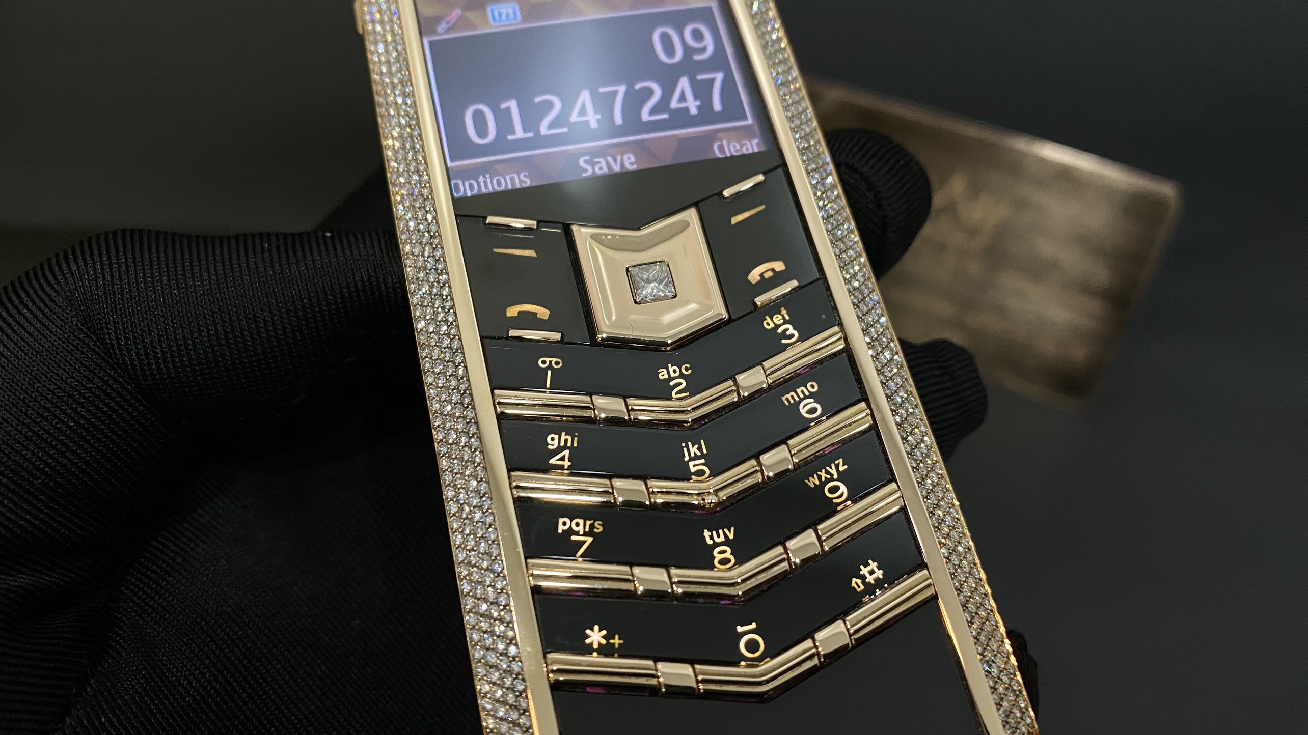 Kỳ Lân Luxury vertu signature s full gold mix diamond 33 ec0521ec 36cc 4602 93ac efee733c562a Vertu Signature S Full Gold Mix Diamond