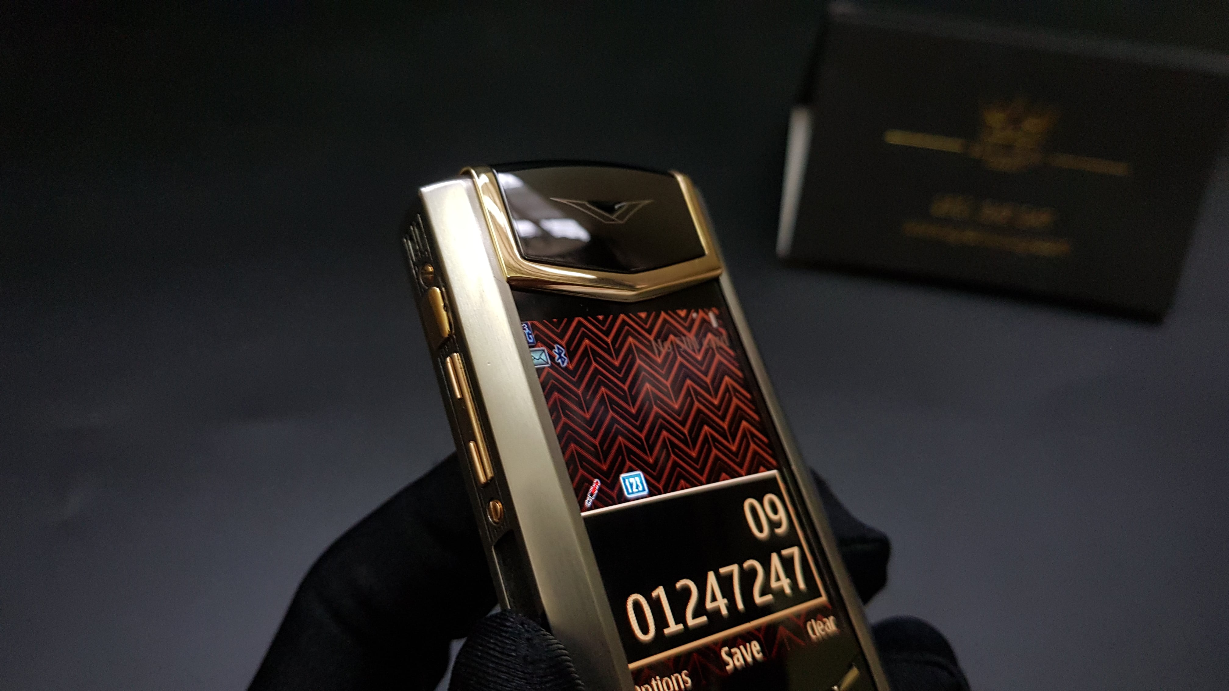 Kỳ Lân Luxury vertu signature s thep da den diem vang 15 Vertu Signature S thép da đen điểm vàng