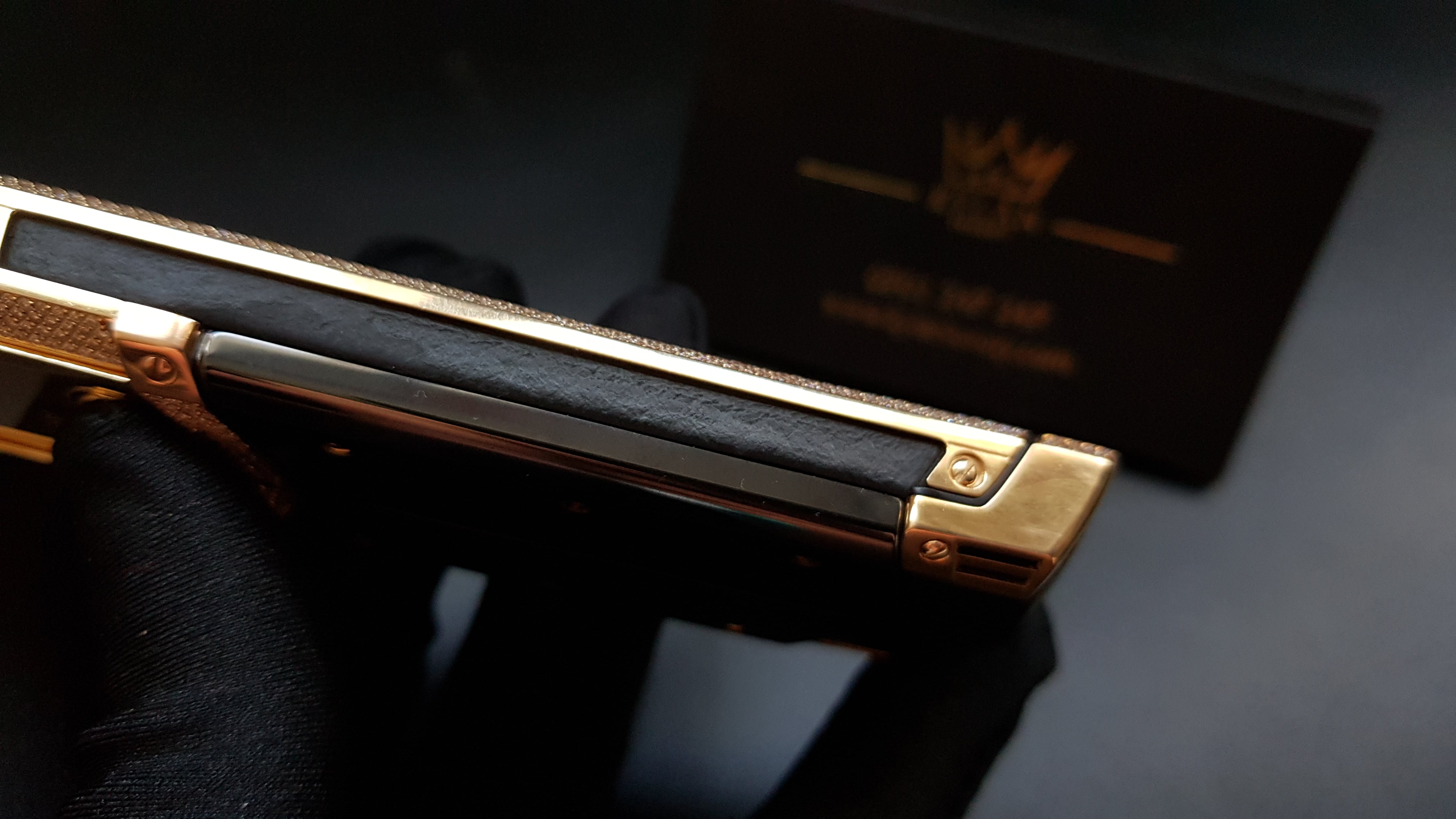 Kỳ Lân Luxury vertu signature s vang khoi dinh full kim cuong 14 be3e3a3d 4eba 4157 9c1b c0c5b73db9bd Vertu Signature S vàng khối đính full kim cương