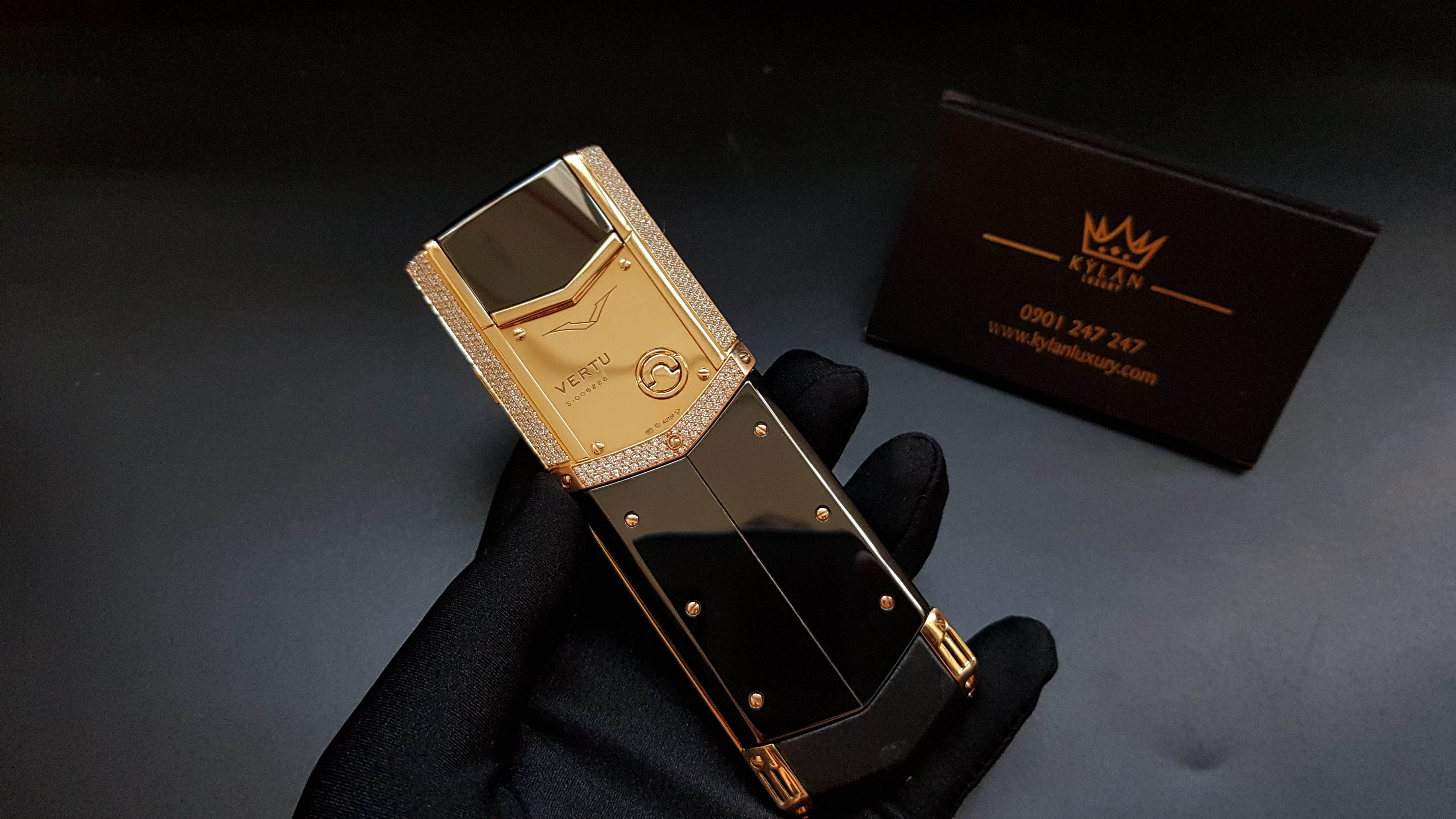 Kỳ Lân Luxury vertu signature s vang khoi dinh full kim cuong 32 12e8e802 6877 432a 8140 1b2650ef788b Vertu Signature S vàng khối đính full kim cương