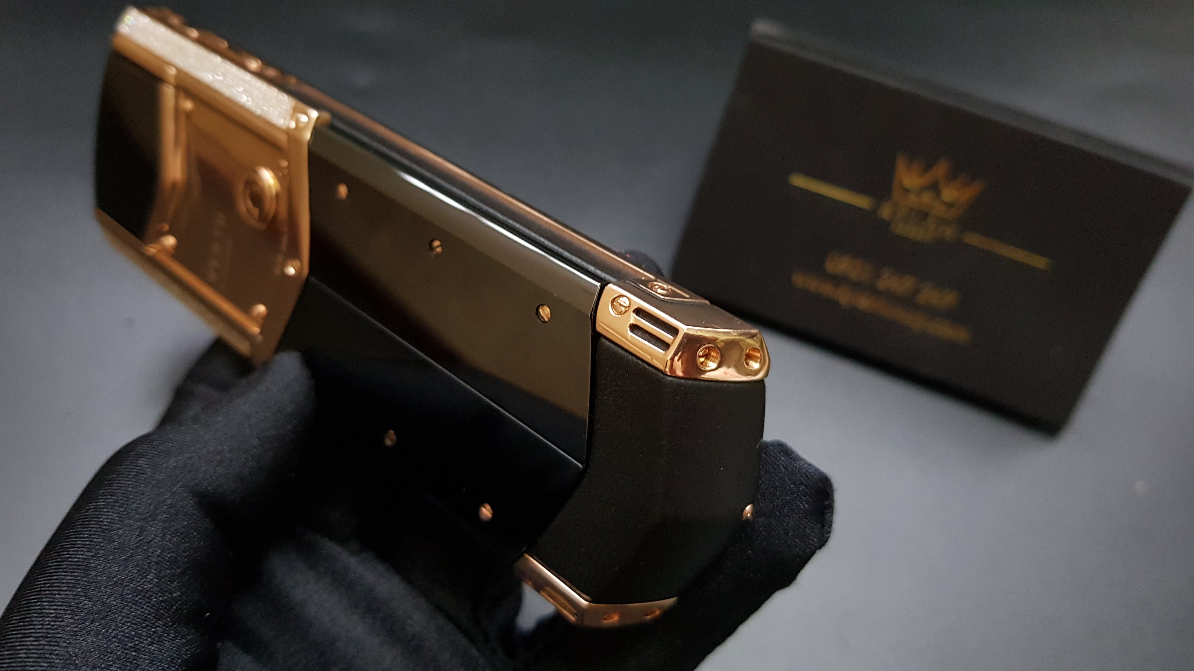Kỳ Lân Luxury vertu signature s vang khoi dinh full kim cuong 41 Vertu Signature S Vàng khối đính full kim cương