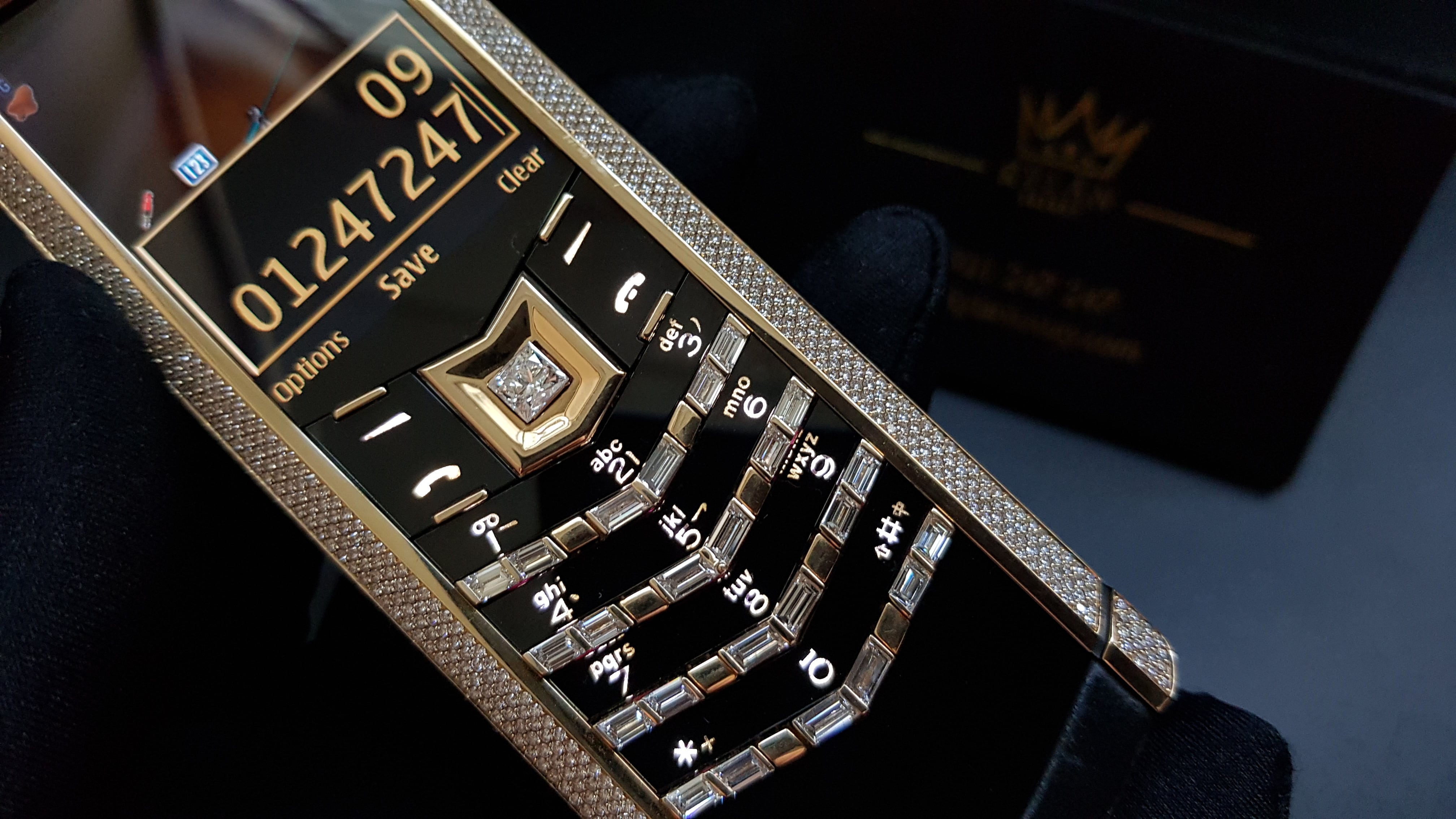 Kỳ Lân Luxury vertu signature s vang khoi dinh full kim cuong 6 e2dade0f 3ee0 46c8 b6f7 c8d872926128 Vertu Signature S vàng khối đính full kim cương