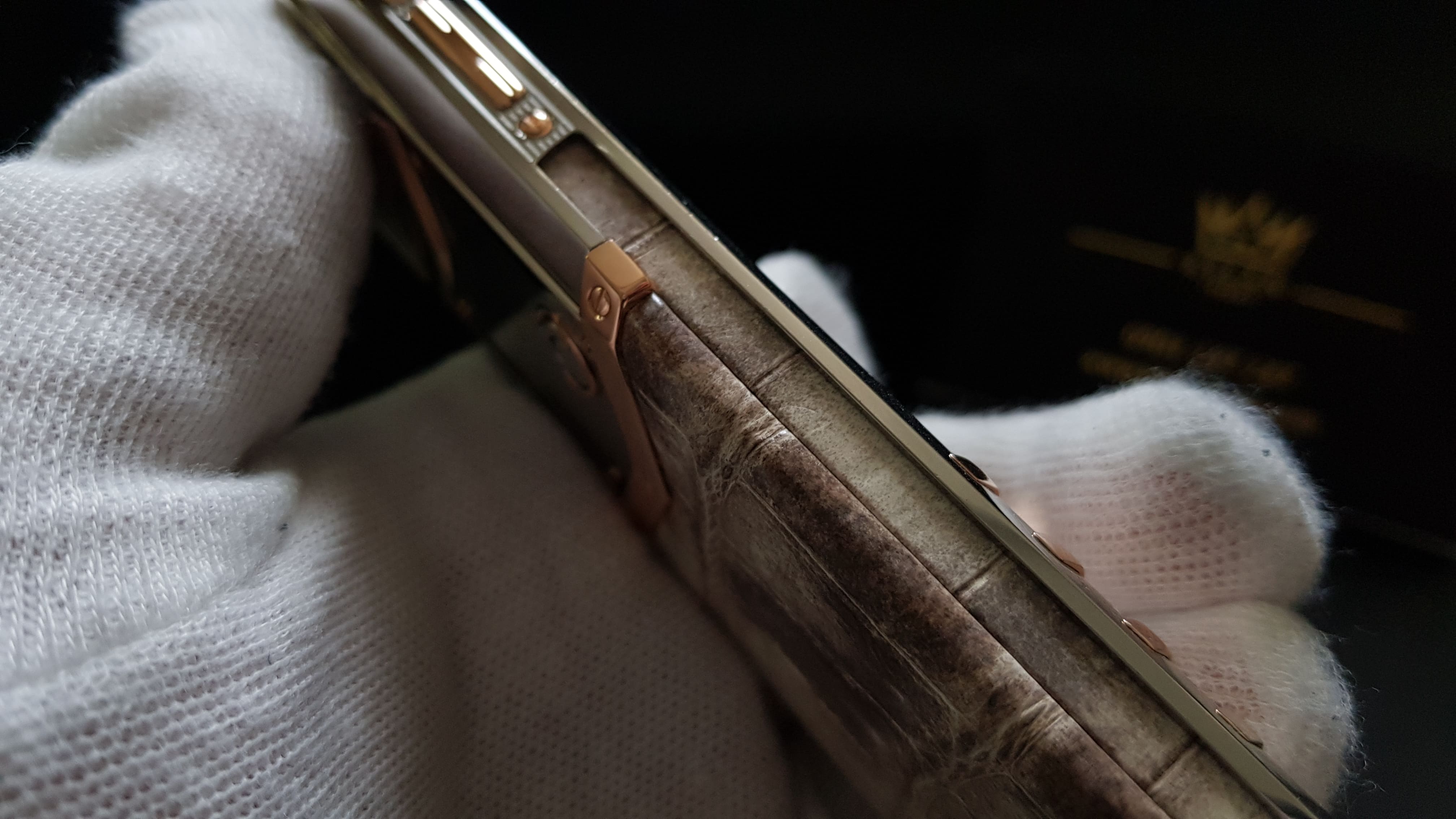 Kỳ Lân Luxury vertu signature s white and gold vang hong 11 Vertu Signature S White and Gold vàng hồng