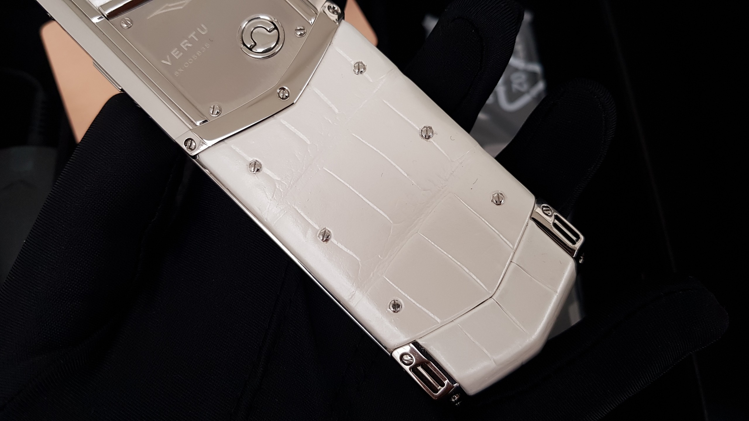 Kỳ Lân Luxury vertu signature s white mother of pearl 13 096c693f 2f13 45f8 8e15 b55a4016359c Vertu Signature S White Mother Of Pearl