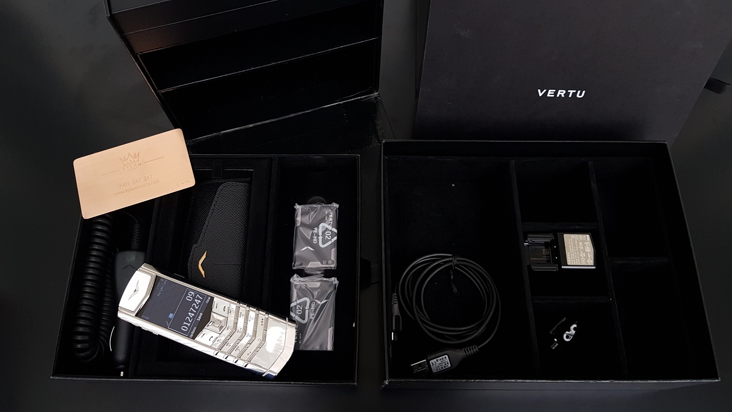 Kỳ Lân Luxury vertu signature s white mother of pearl 9 f4194378 f412 44cf af0b 9789ff7e698e Vertu Signature S White Mother Of Pearl