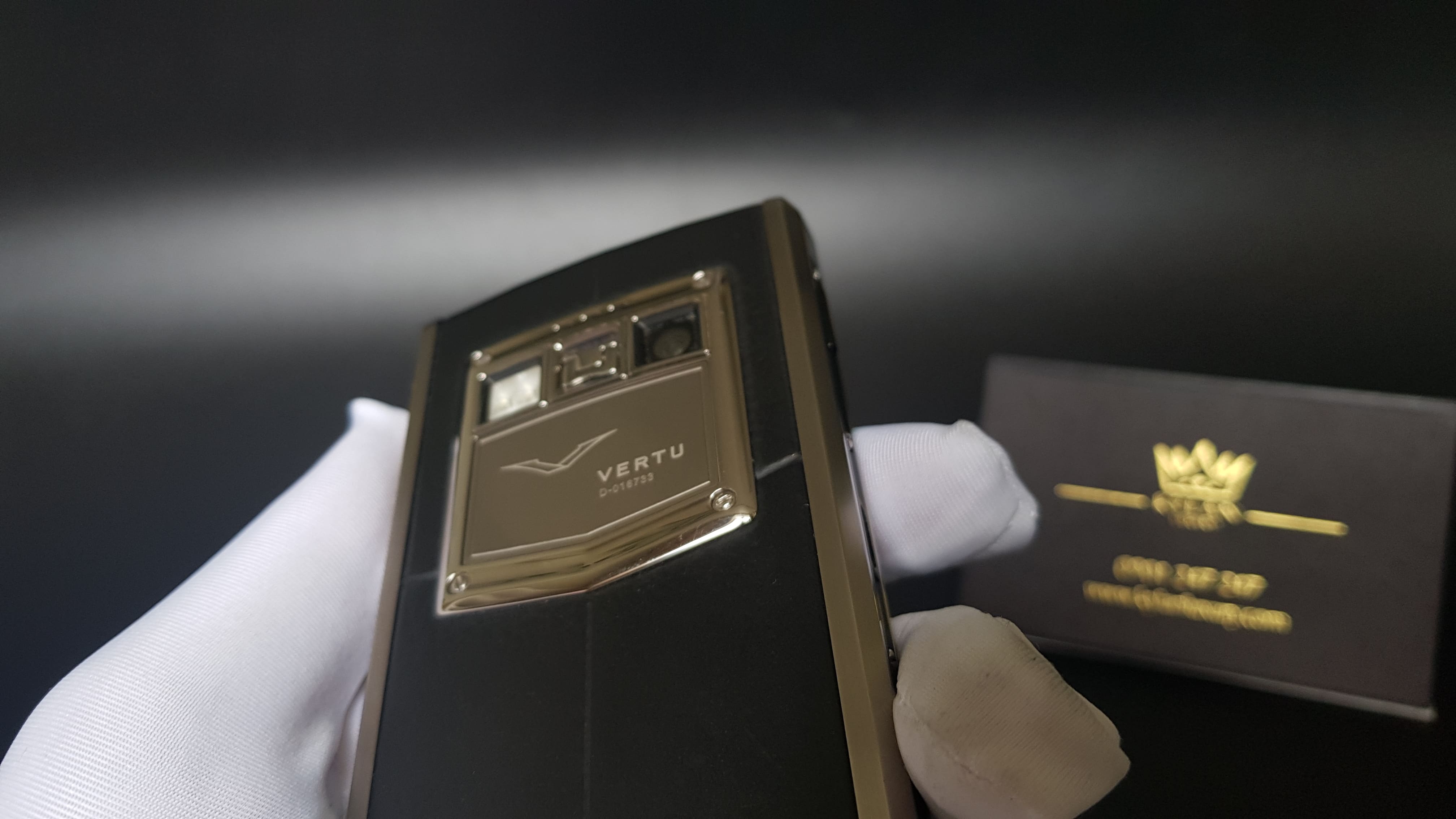 Kỳ Lân Luxury vertu ti touch cam ung dang cap 32 Vertu ti touch cảm ứng uy quyền đẳng cấp