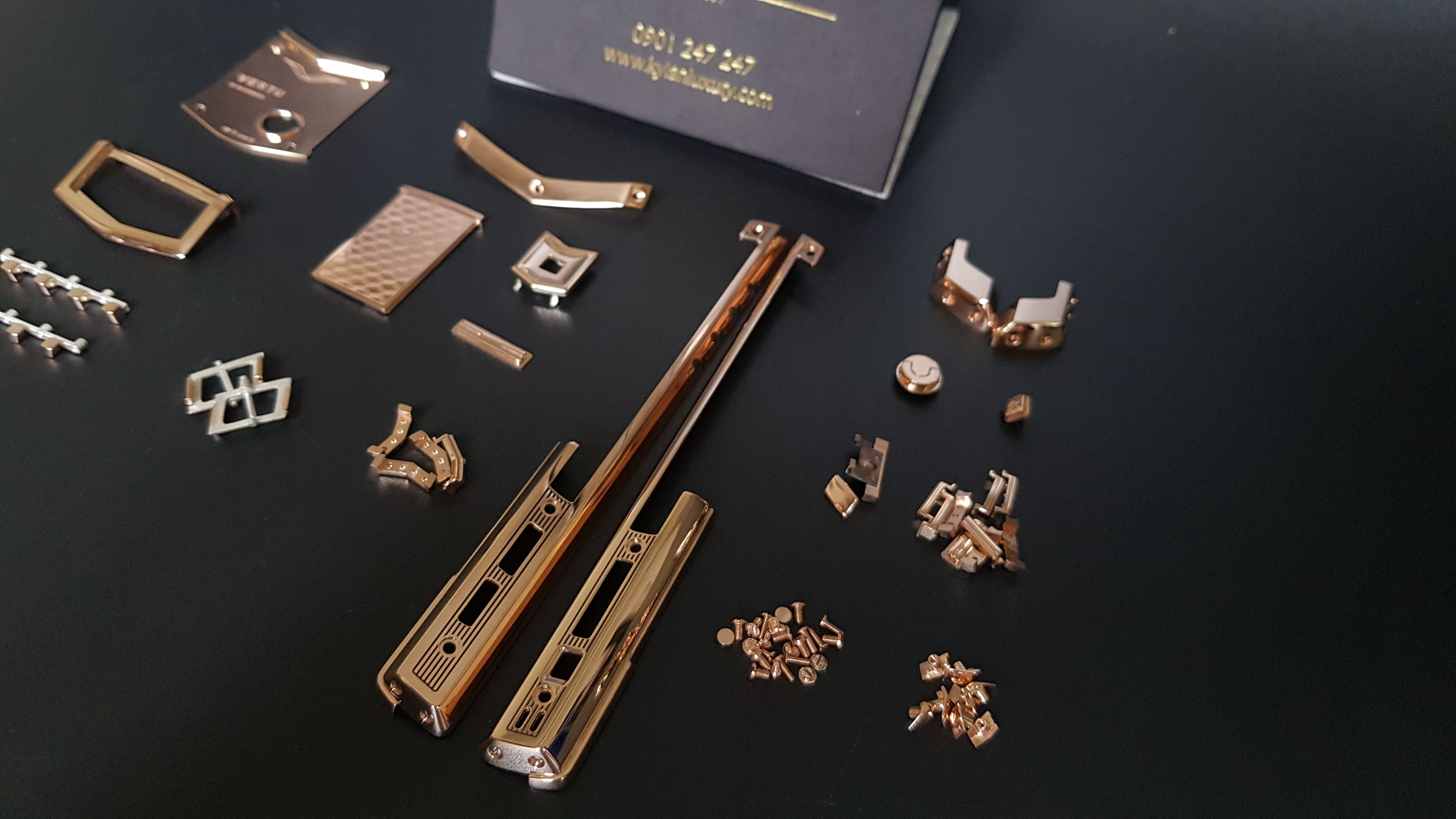 Kỳ Lân Luxury vo vertu signature s vang hong 43 Vỏ Vertu vàng khối 18k - Vàng 750 hồng
