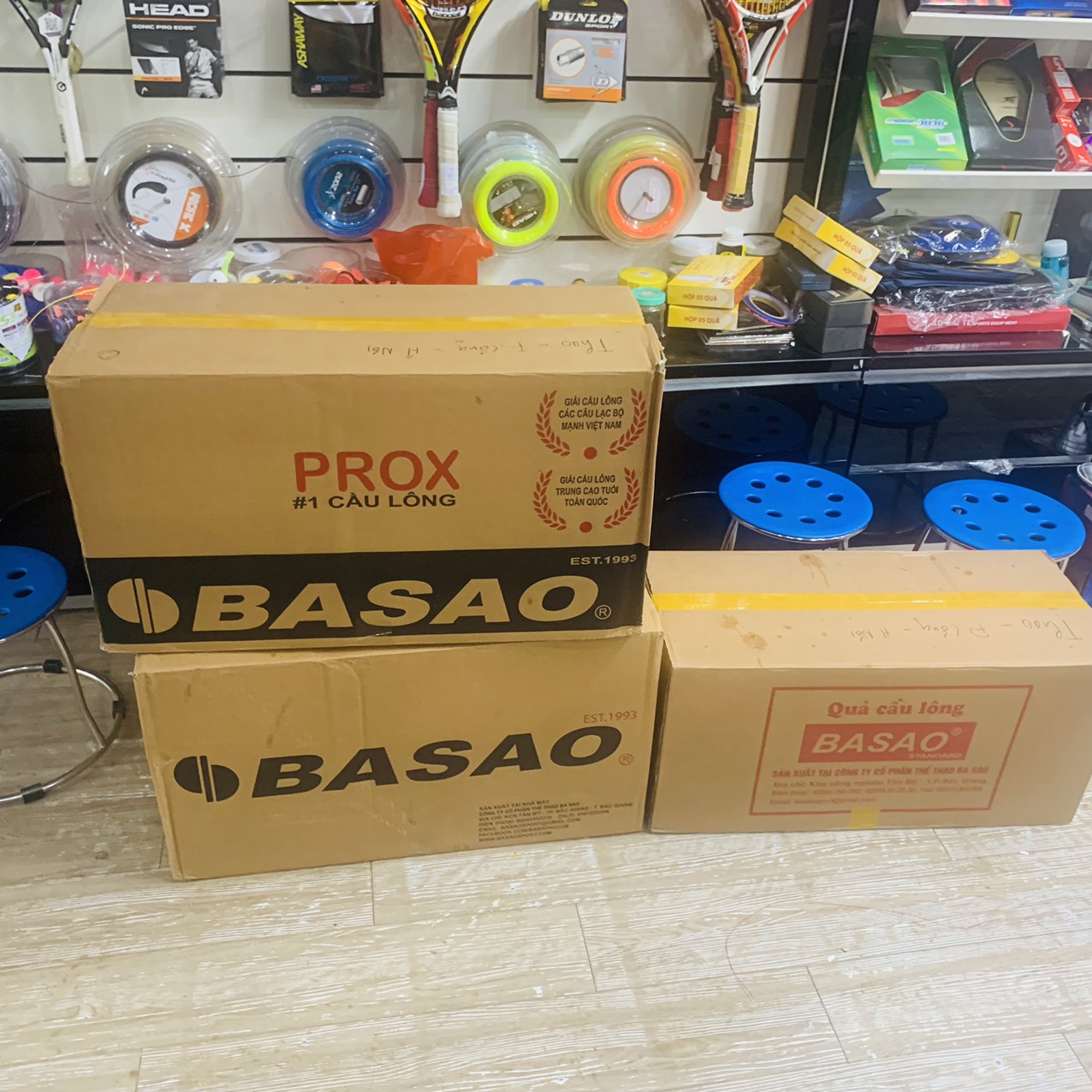 Thùng Cầu Lông Ba Sao Pro-2 Tím/vàng (New 2024) – 10 Quả Chơi Ngoài Trời