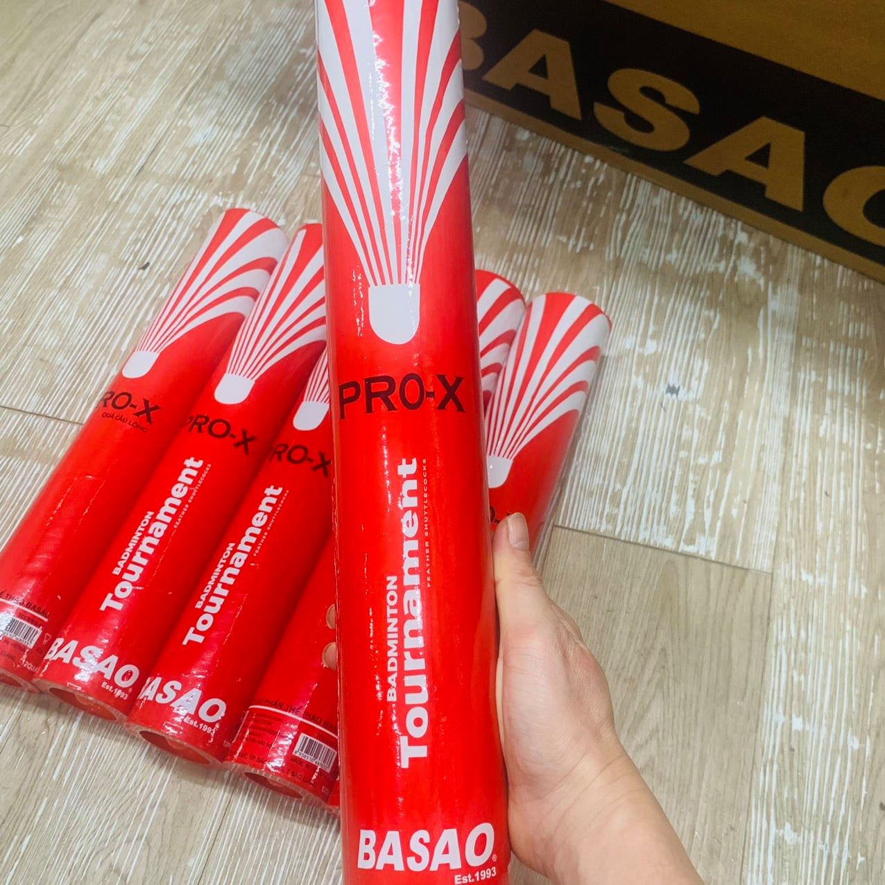 Hộp Cầu Lông Ba Sao PRO-X 77/76 | Vỏ màu Đỏ/Trắng (New 2025) – 12 Quả chơi trong nhà