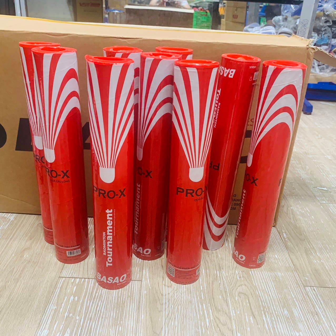 Hộp Cầu Lông Ba Sao PRO-X 77/76 | Vỏ màu Đỏ/Trắng (New 2025) – 12 Quả chơi trong nhà