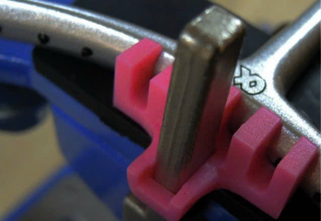 Kẹp Nhựa Giữ Đầu Vợt Cầu Lông Chống Nún Trong Khi Căng Dây Cước | PK Căng Vợt Cầu Lông