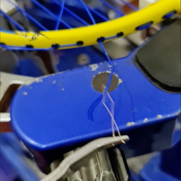 [Combo 50] Dụng cụ hỗ trợ kéo dây cước cầu lông qua gen vợt đoạn giao nhau loại bắng sắt