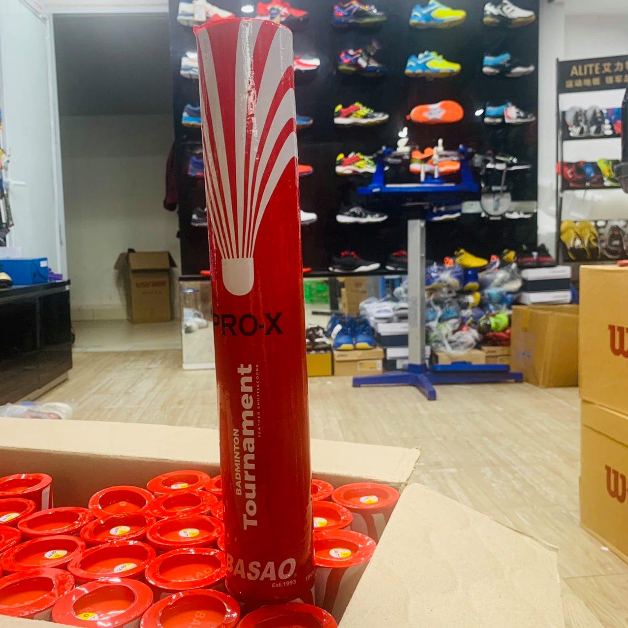 Hộp Cầu Lông Ba Sao PRO-X 77/76 | Vỏ màu Đỏ/Trắng (New 2025) – 12 Quả chơi trong nhà