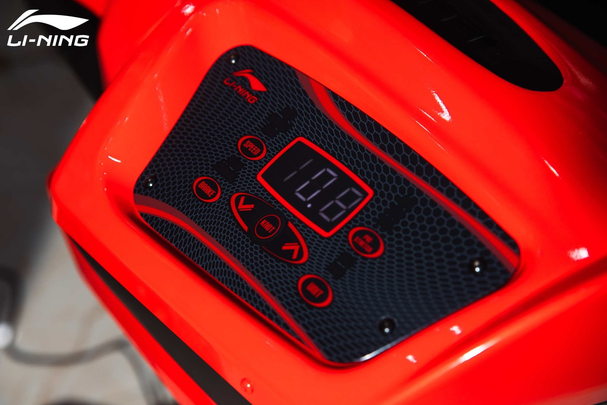 Máy Điện Tử Li-Ning E5000 Pro | Năm 2024