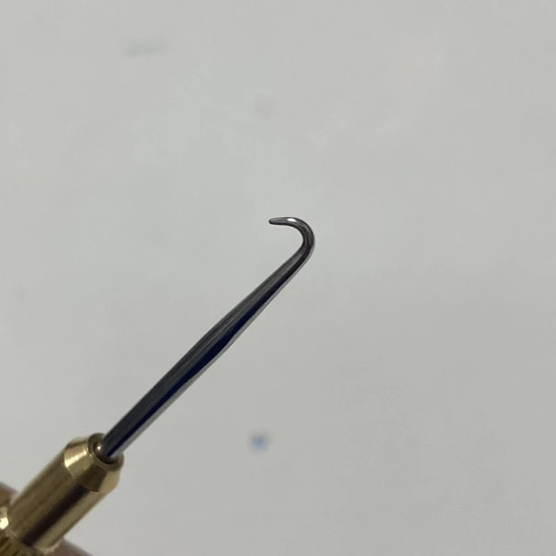 Móc Chuyên Dụng Kéo Dây Vợt Cầu Lông & Tennis Qua Lỗ Giao Nhau