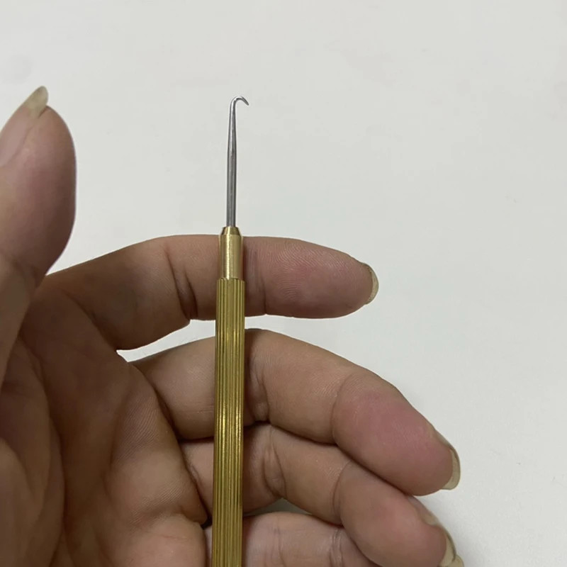 Móc Chuyên Dụng Kéo Dây Vợt Cầu Lông & Tennis Qua Lỗ Giao Nhau