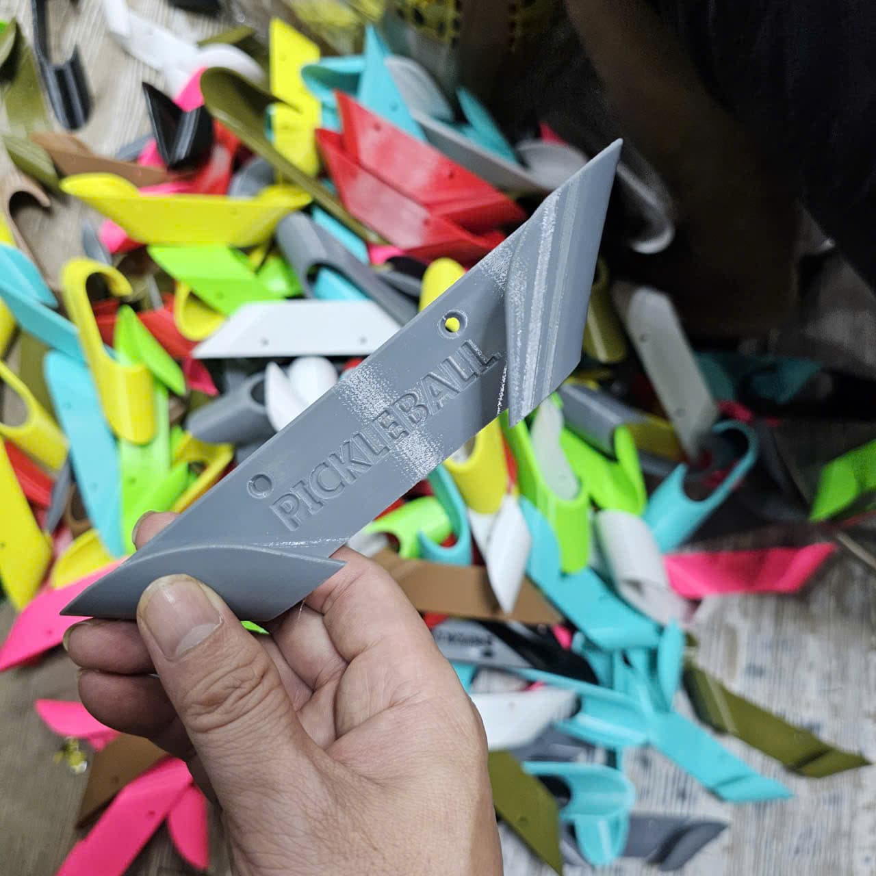 Móc Treo Vợt Pickleball chữ V-Power | Điểm nhấn cho cửa hàng thể thao của bạn! ✨