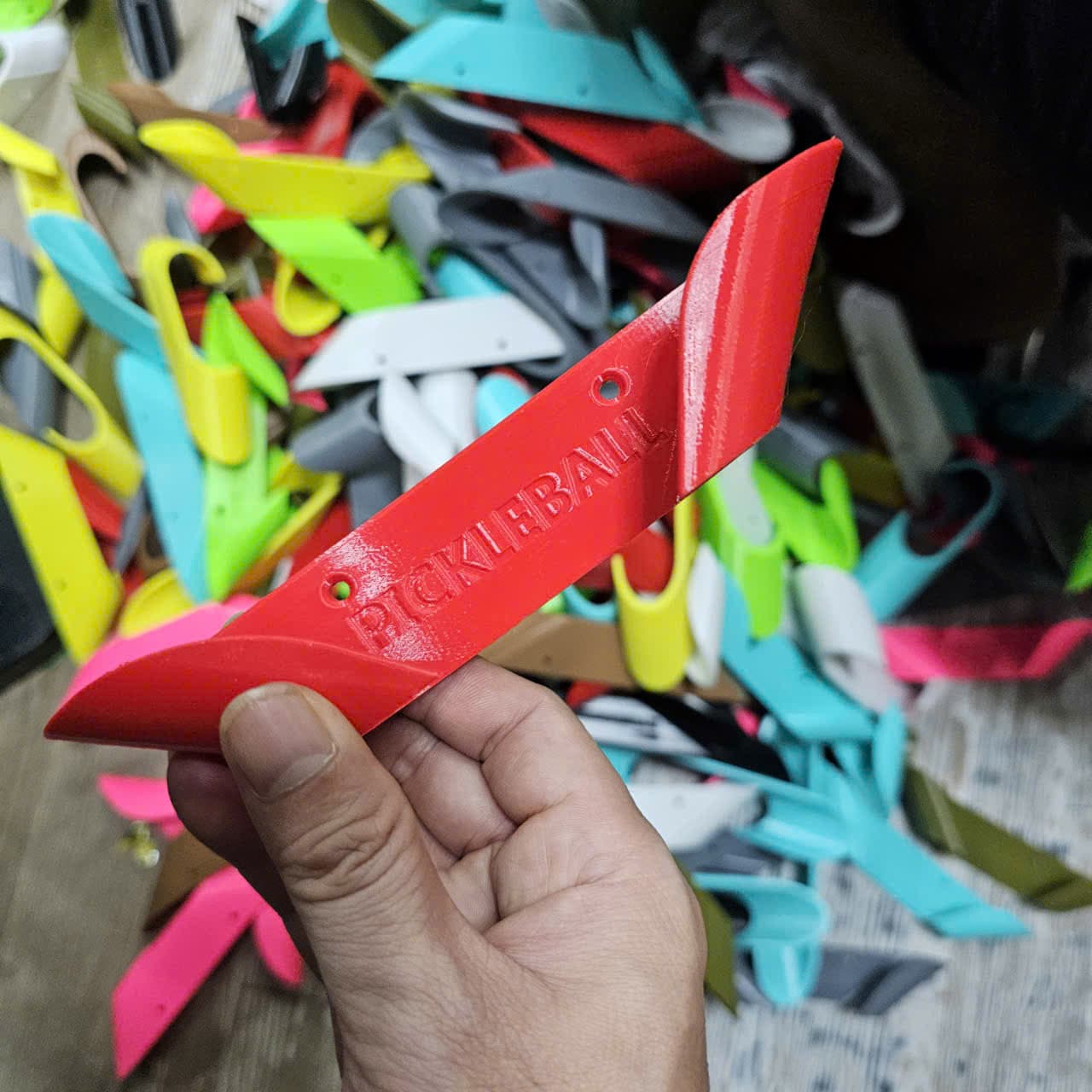 Móc Treo Vợt Pickleball chữ V-Power | Điểm nhấn cho cửa hàng thể thao của bạn! ✨