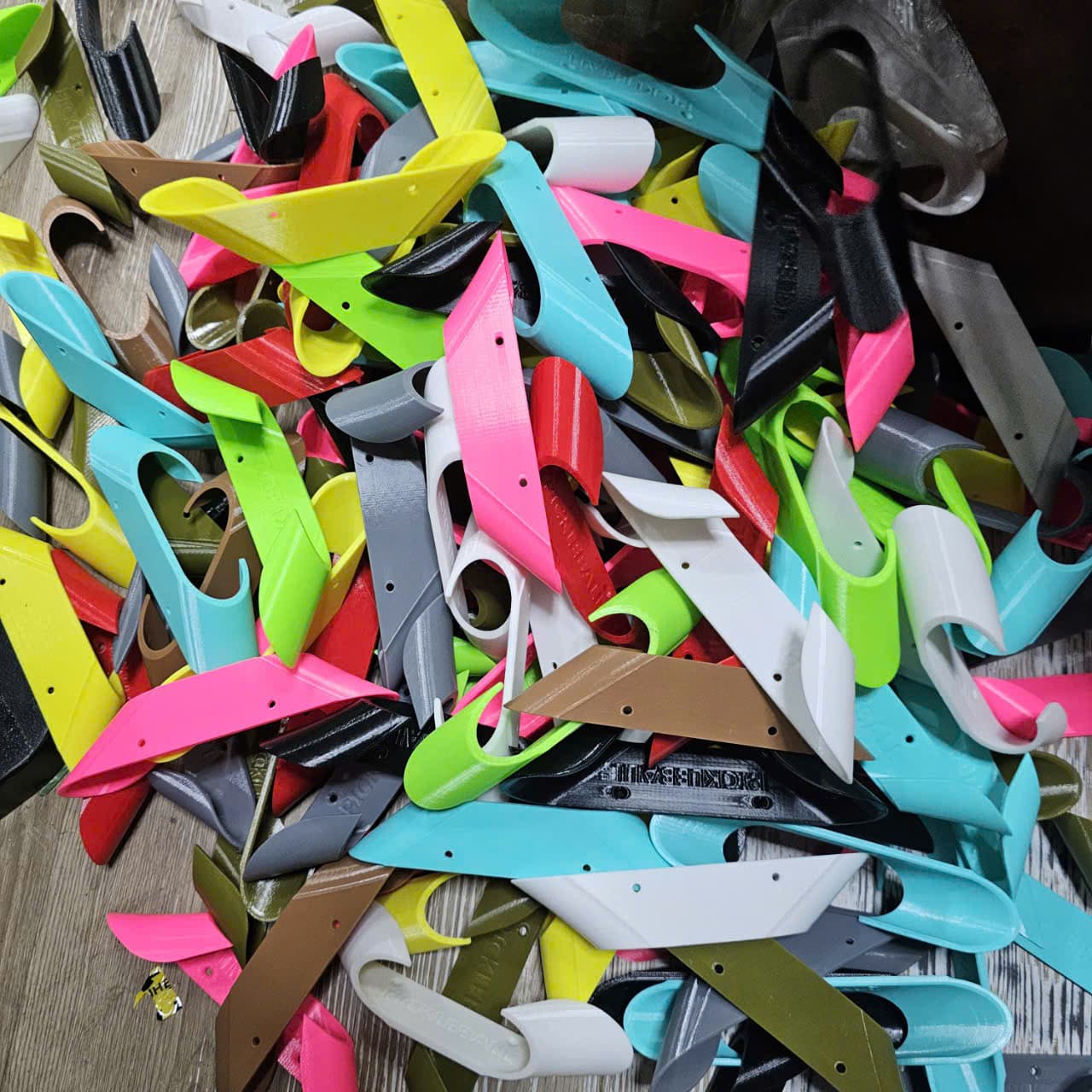 Móc Treo Vợt Pickleball chữ V-Power | Điểm nhấn cho cửa hàng thể thao của bạn! ✨