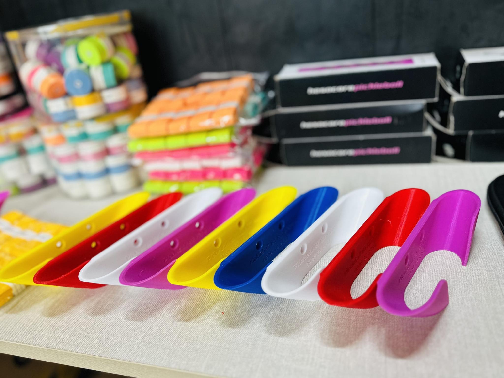 Móc Treo Vợt Pickleball Nhựa Cao Cấp - Đơn giản, hiện đại, bền bỉ