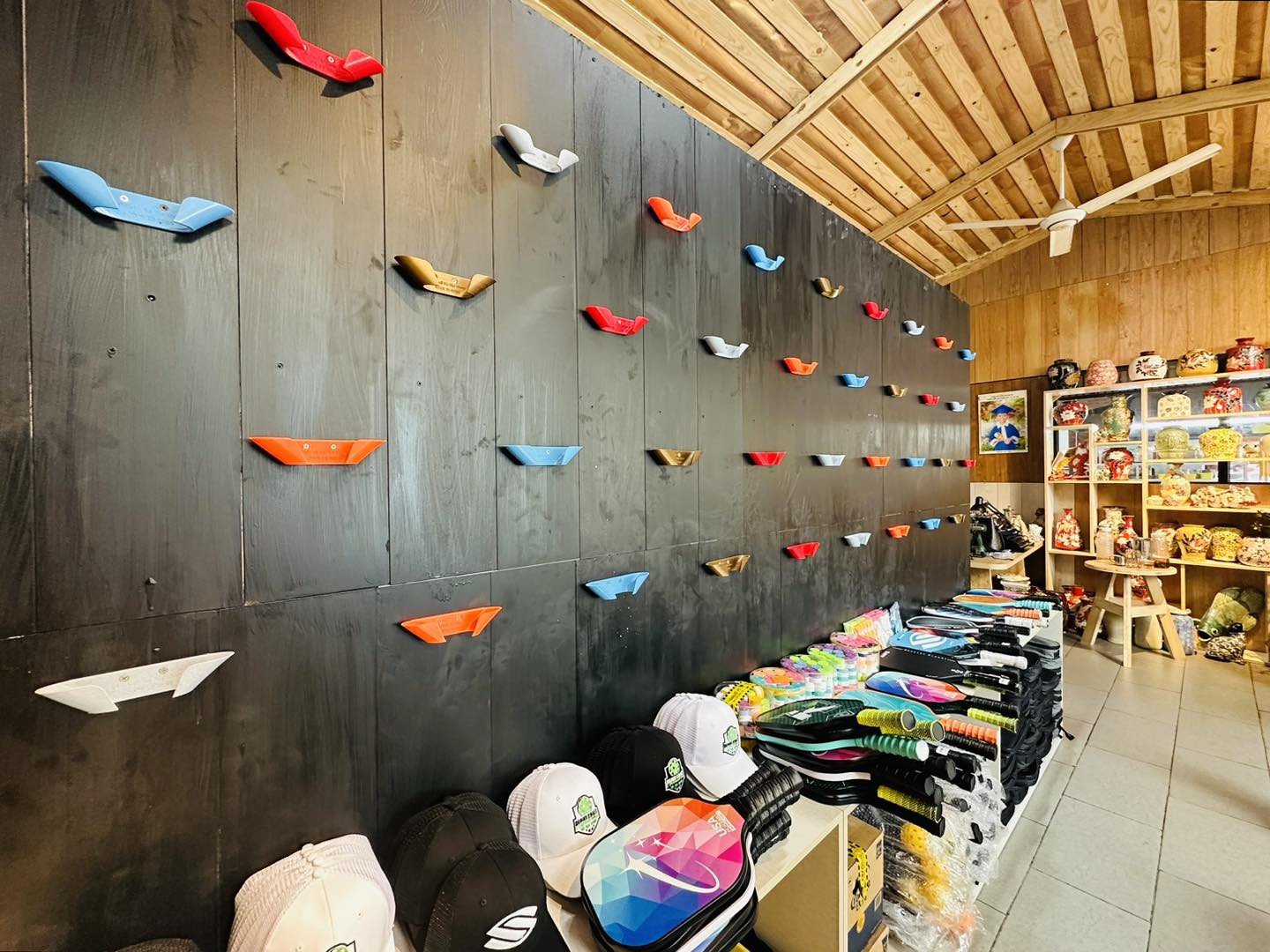 Móc treo vợt Pickleball - Nâng tầm không gian trưng bày vợt của bạn