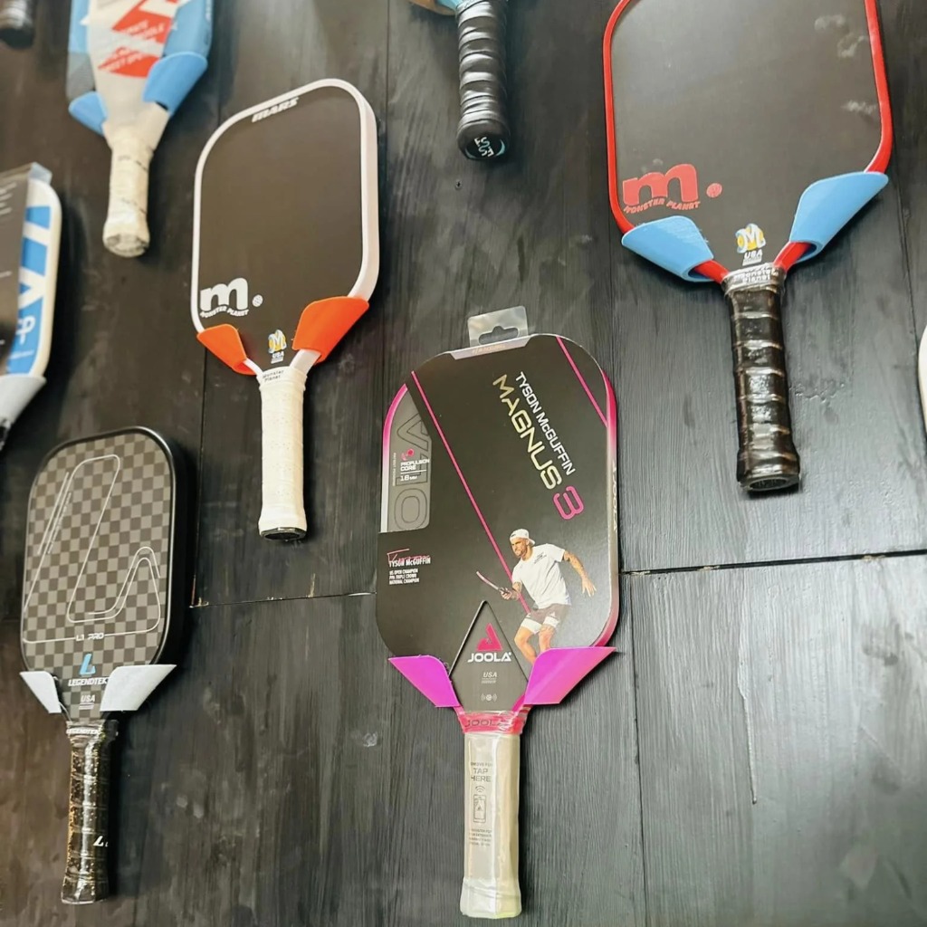 Móc Treo Vợt Pickleball Nhựa Cao Cấp - Đơn giản, hiện đại, bền bỉ