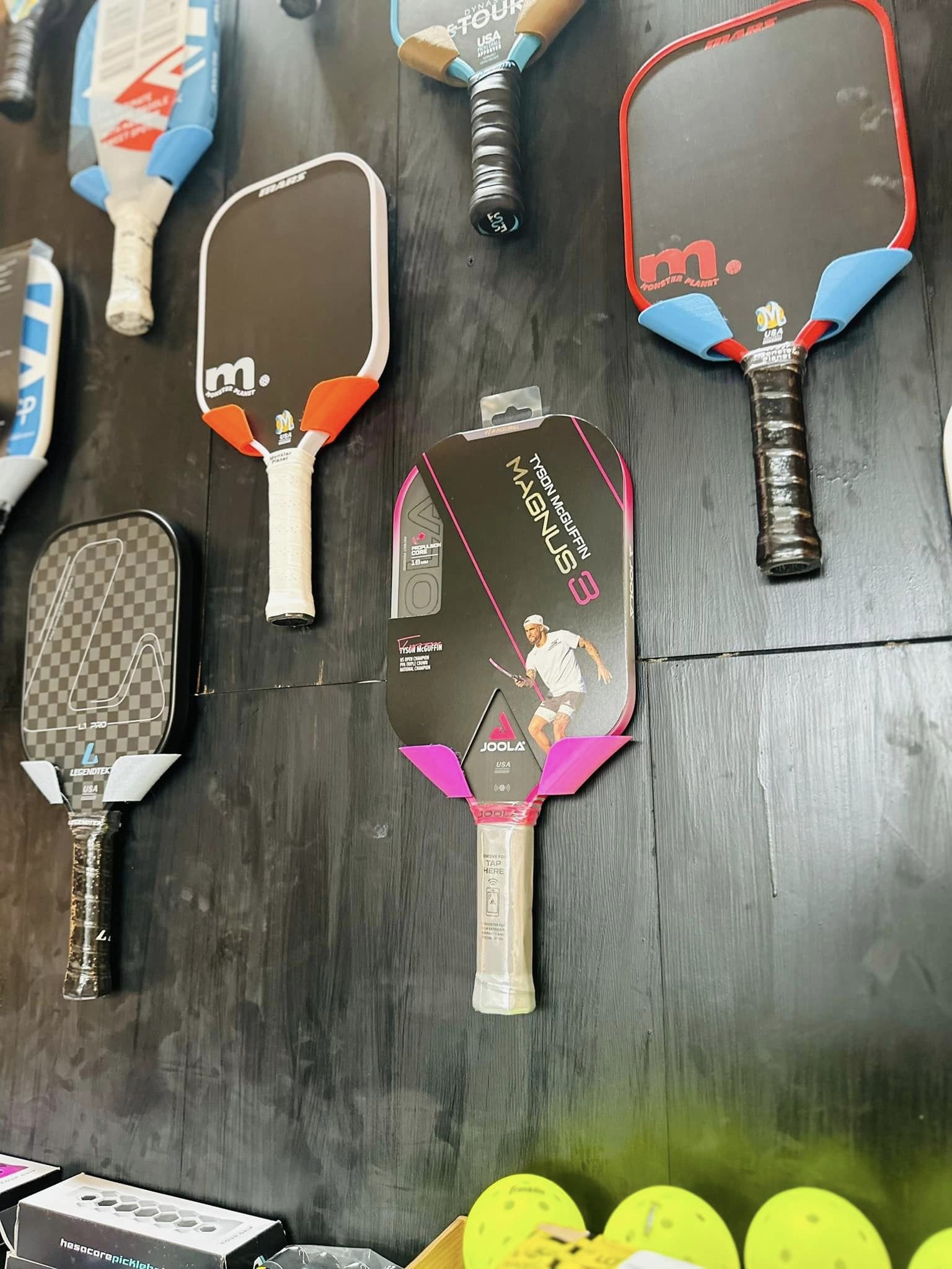 Móc treo vợt Pickleball - Nâng tầm không gian trưng bày vợt của bạn