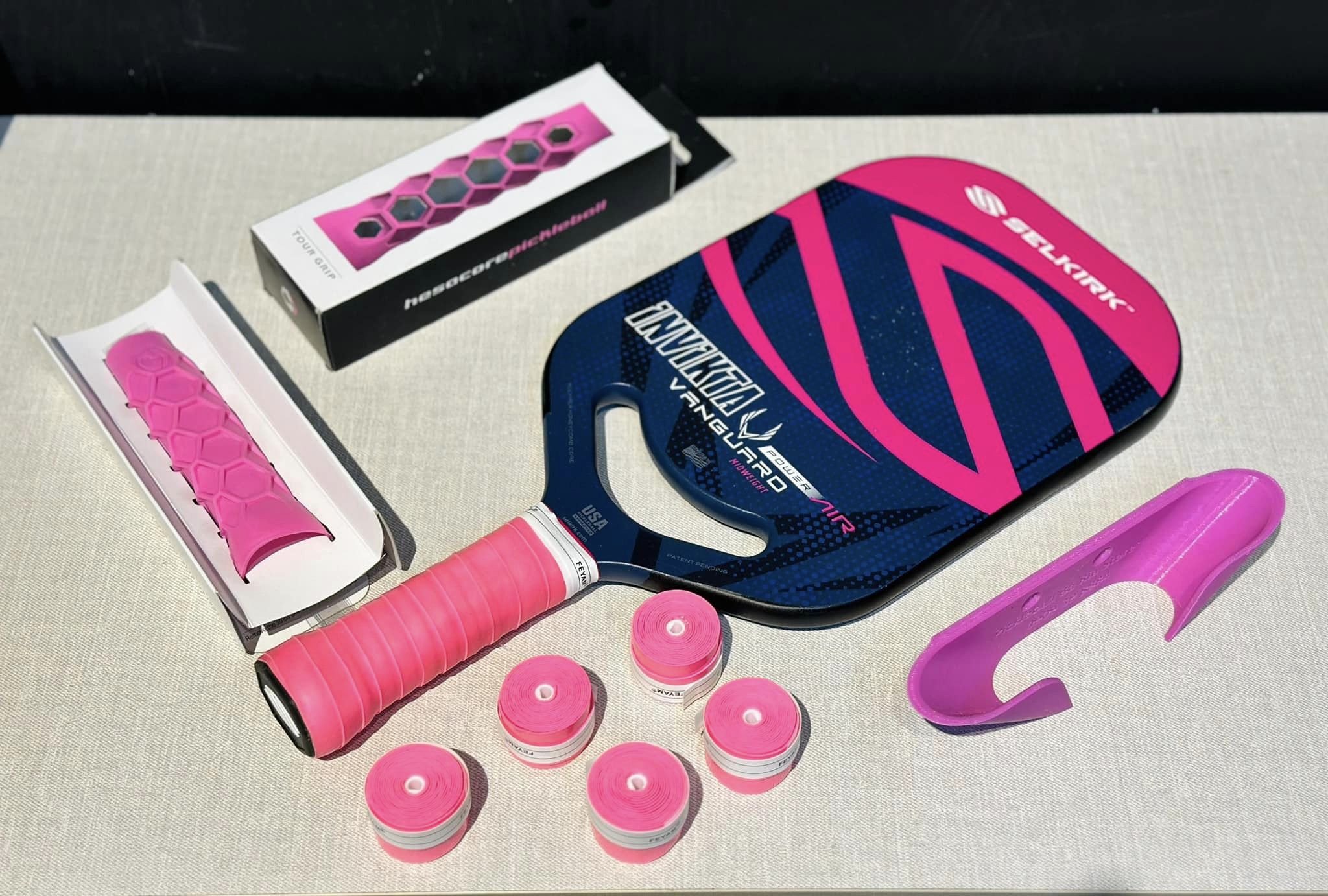 Móc treo vợt Pickleball - Nâng tầm không gian trưng bày vợt của bạn